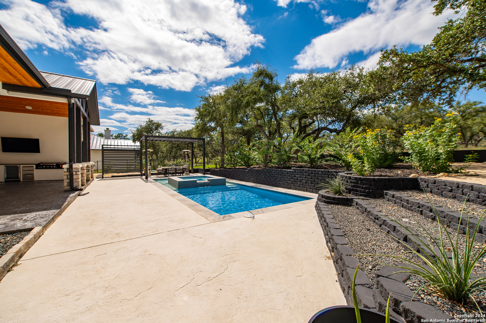 958 MAXIMINO RIDGE RD