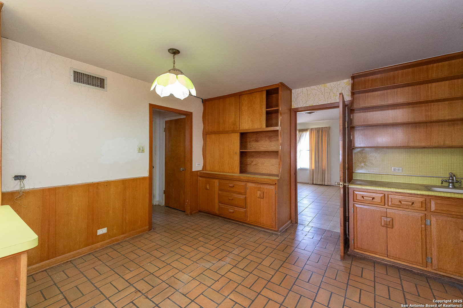 200 GARDENVIEW