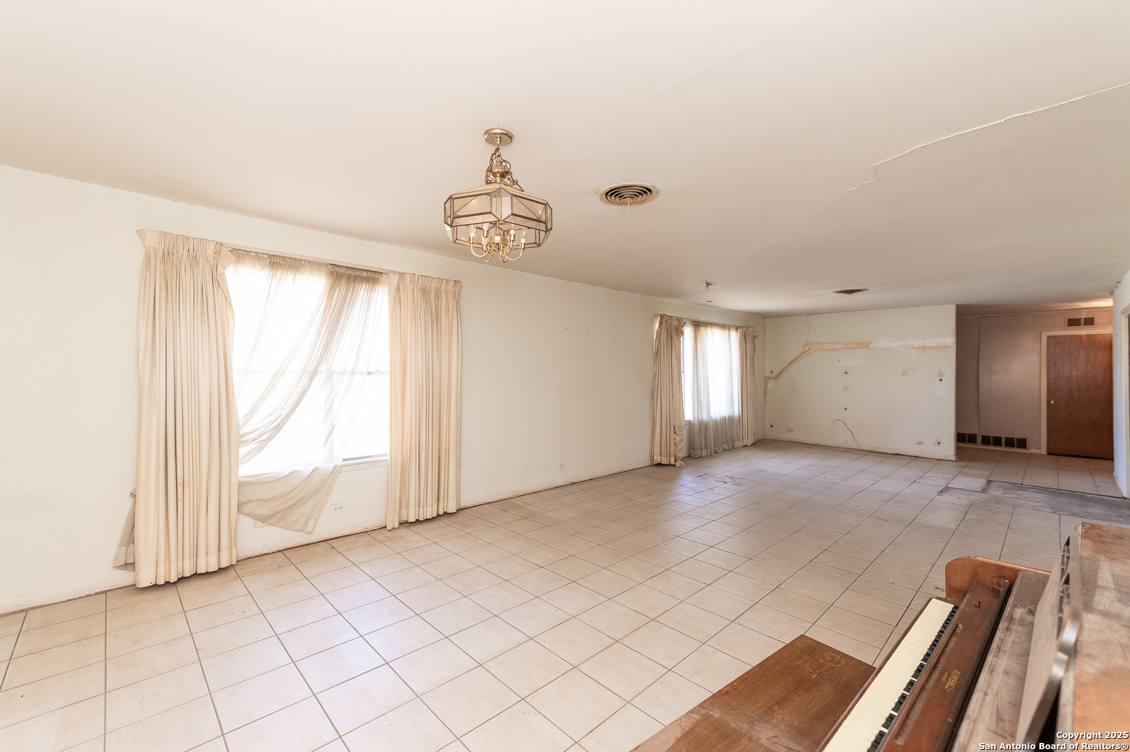 200 GARDENVIEW