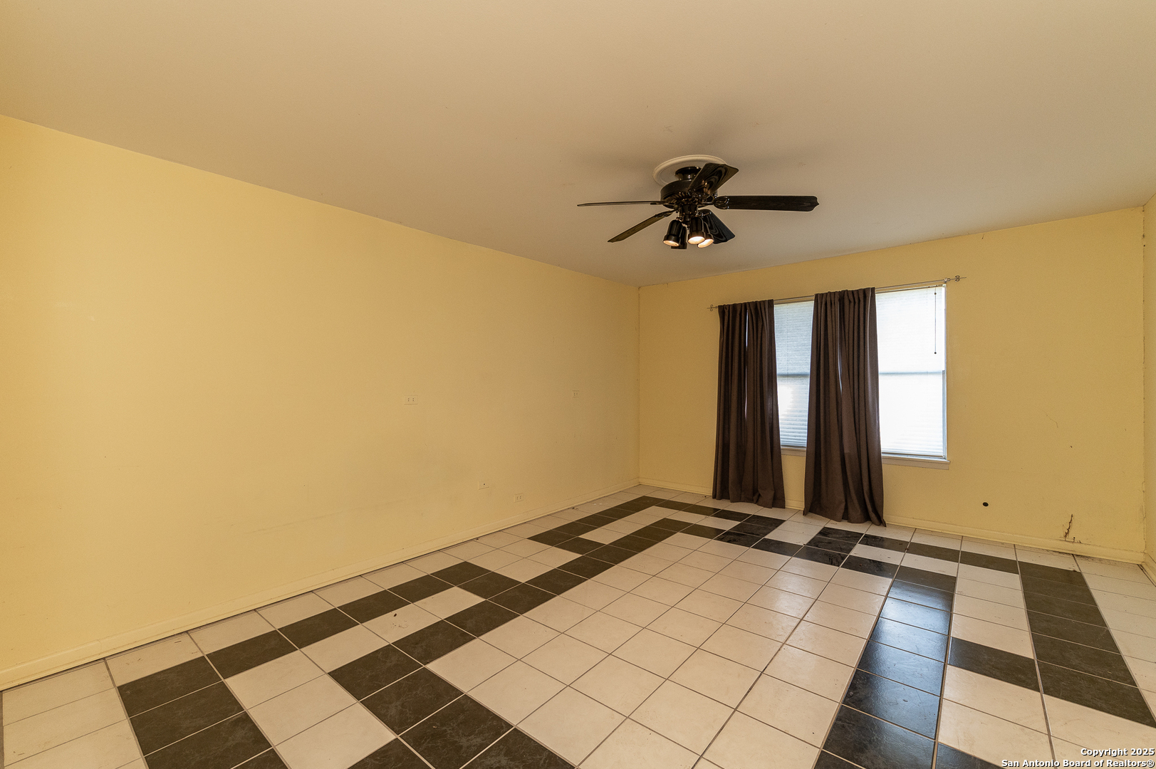 200 GARDENVIEW
