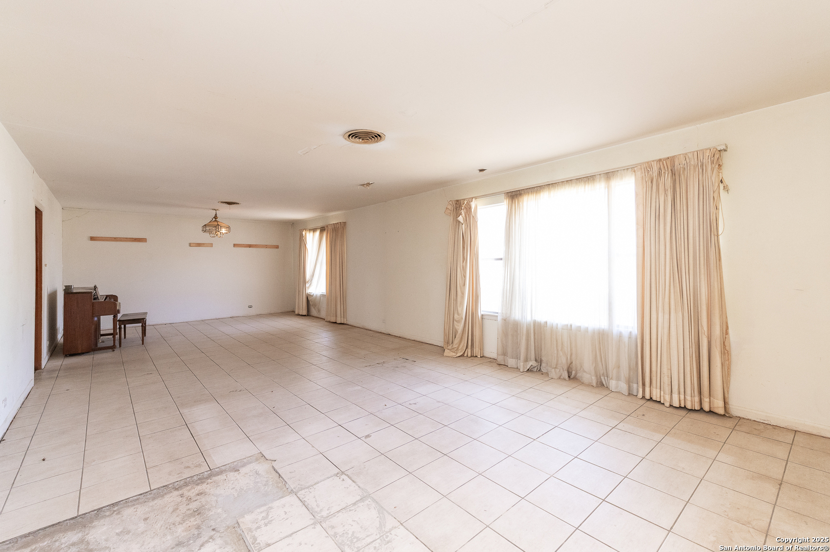 200 GARDENVIEW