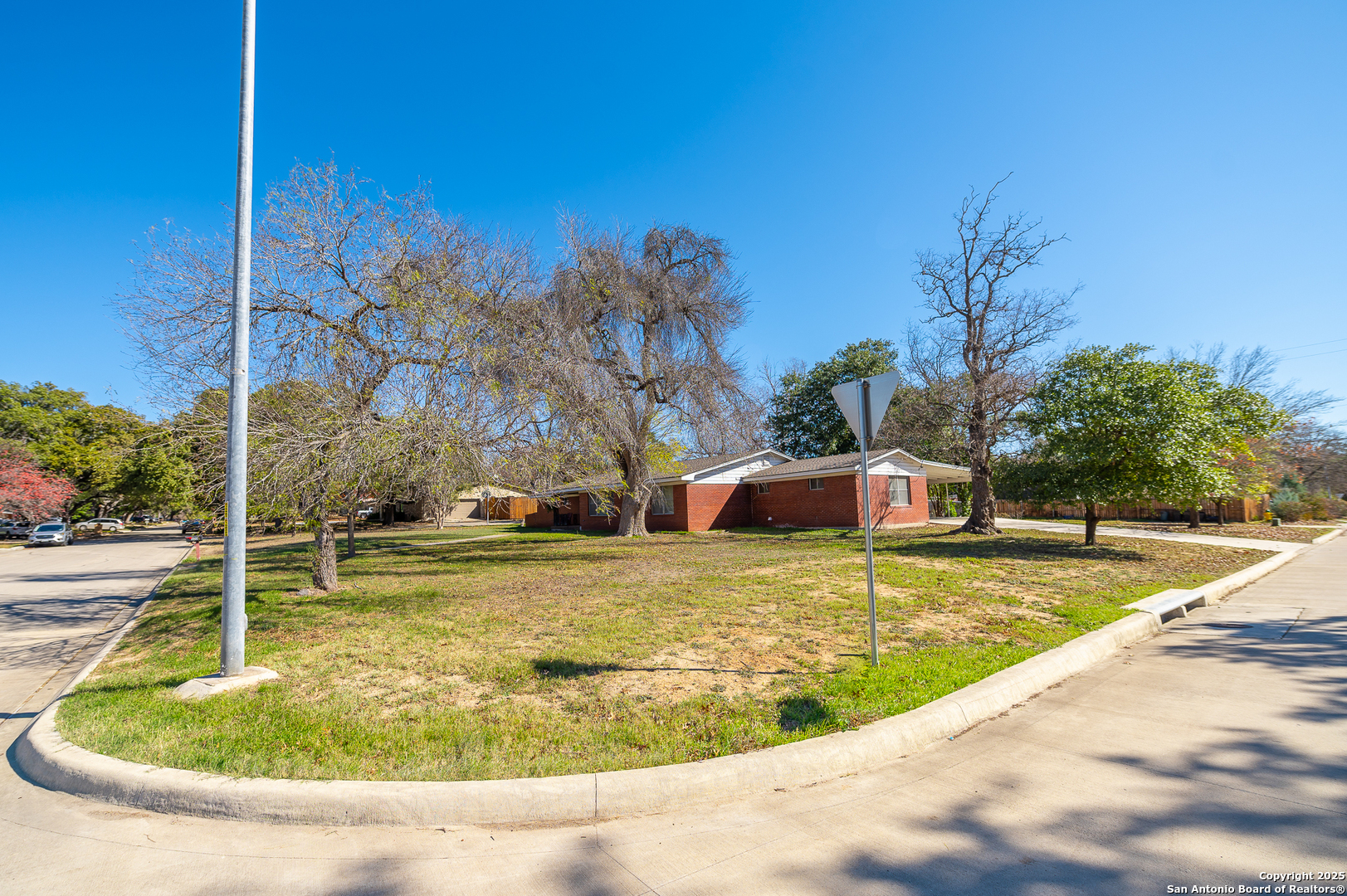 200 GARDENVIEW