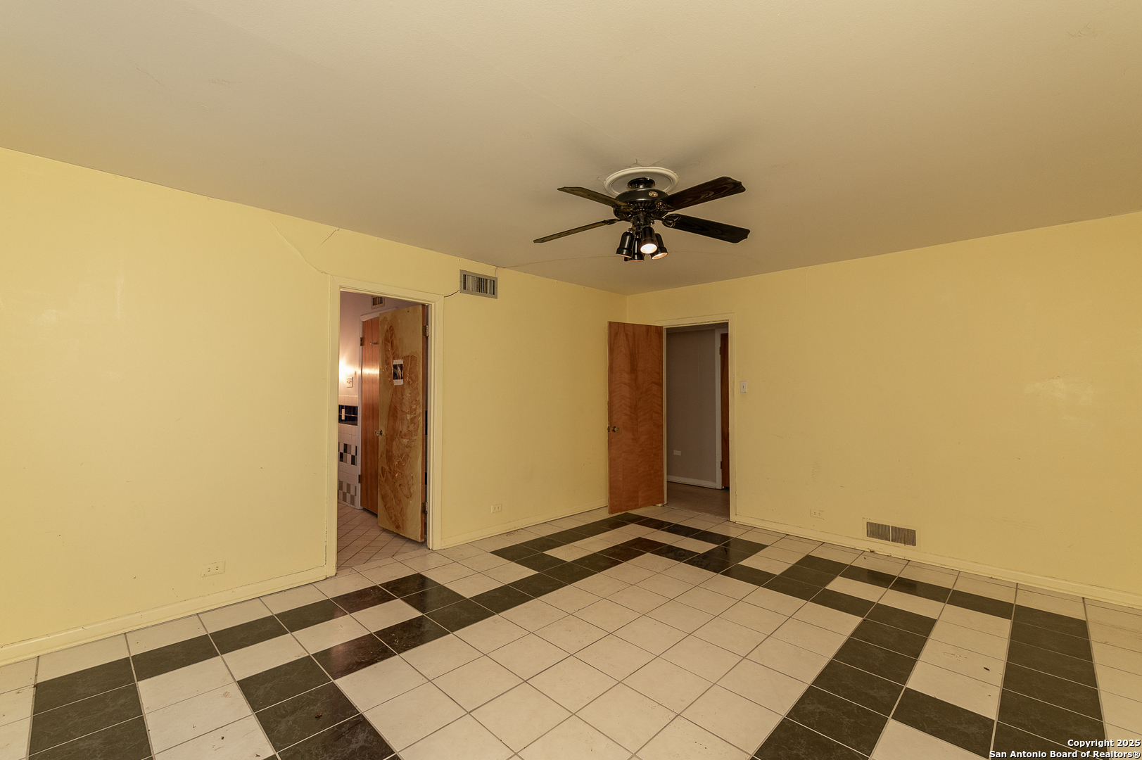 200 GARDENVIEW
