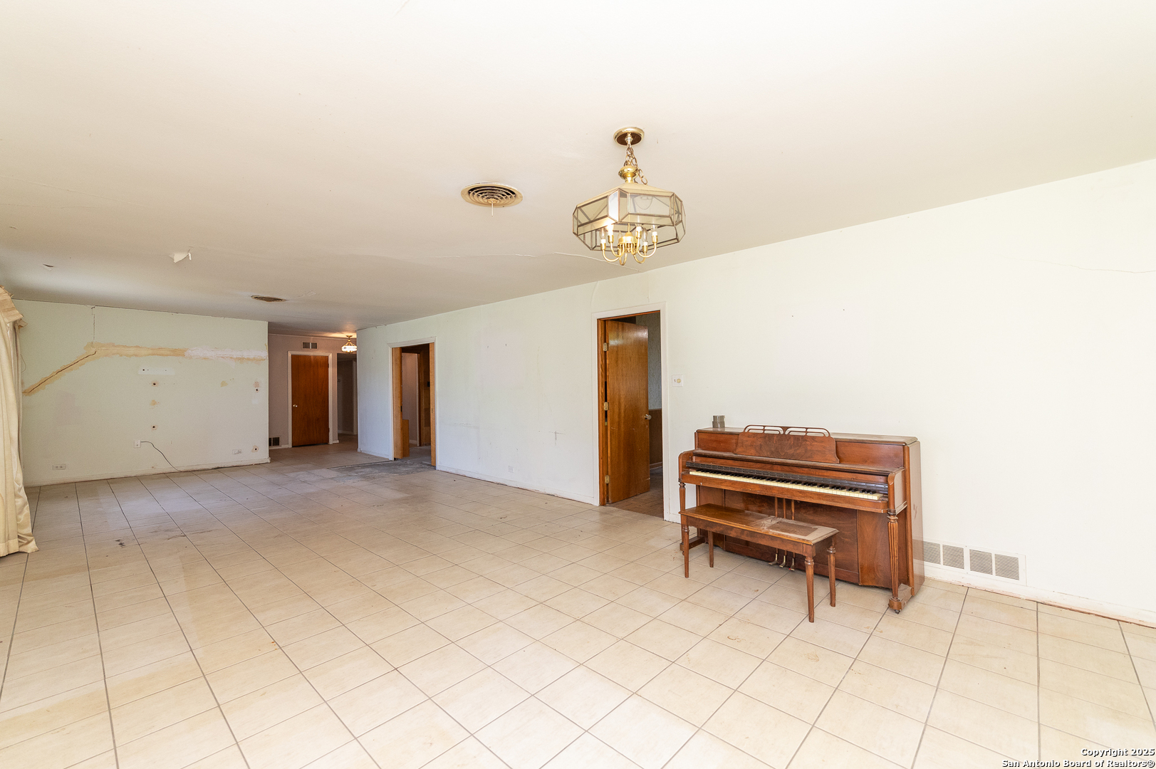200 GARDENVIEW