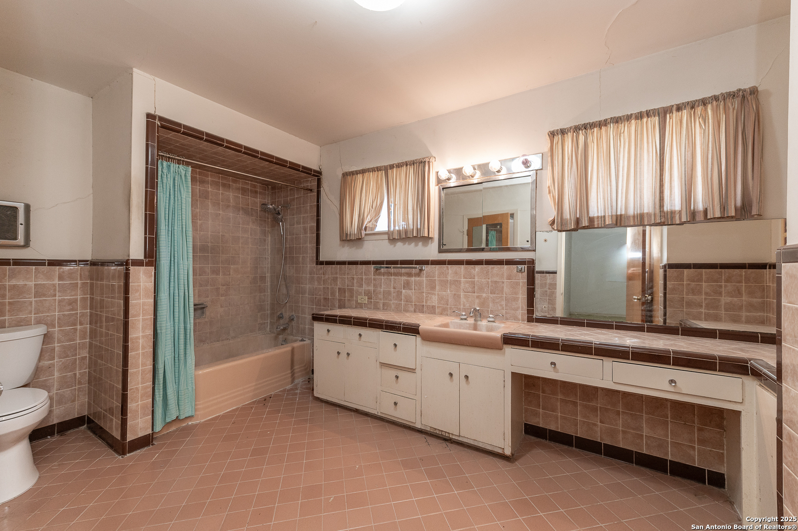 200 GARDENVIEW