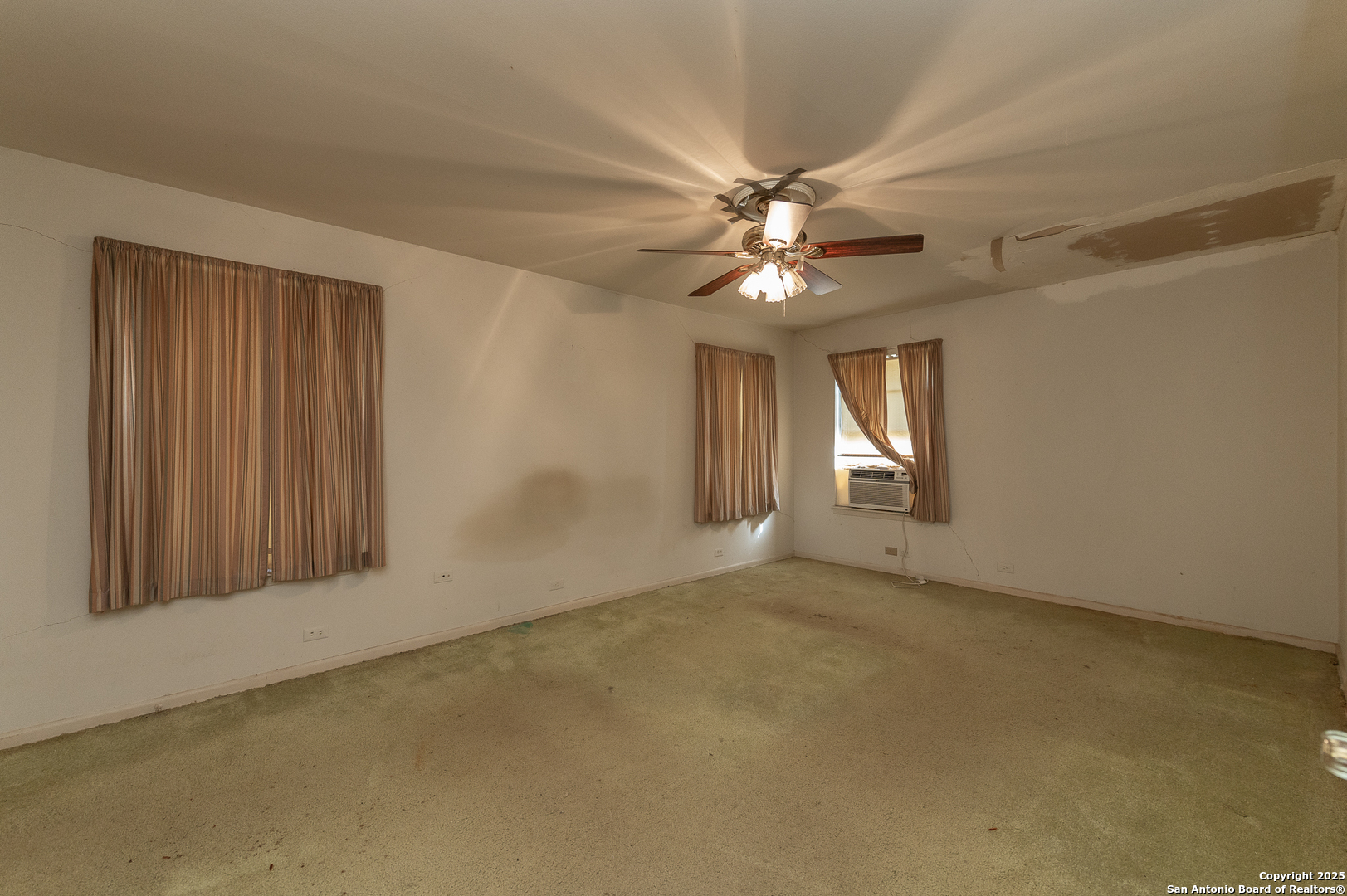 200 GARDENVIEW