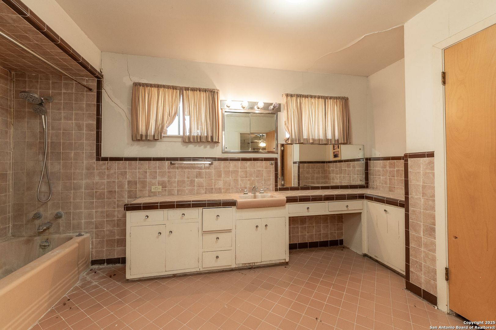 200 GARDENVIEW