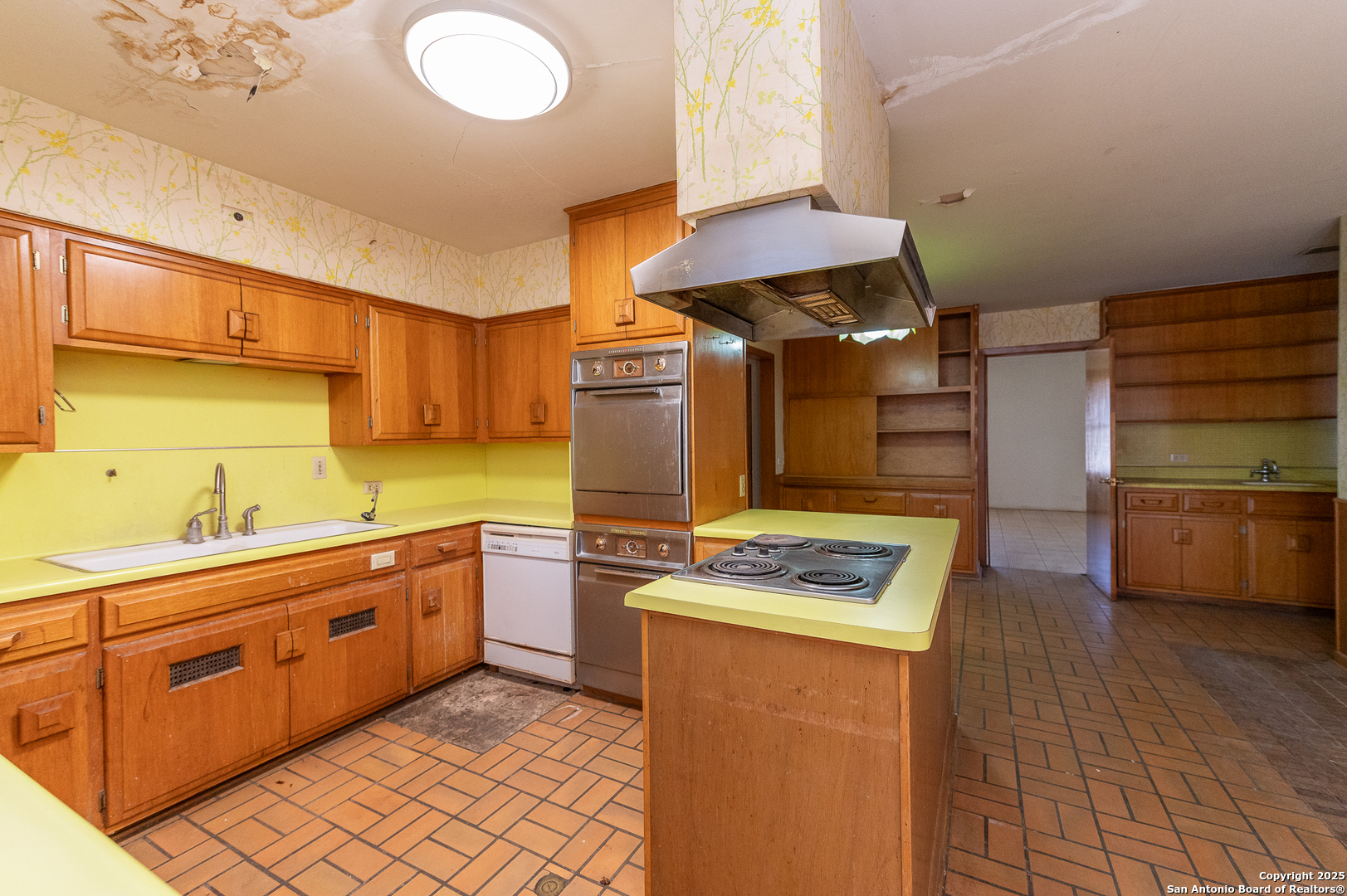 200 GARDENVIEW
