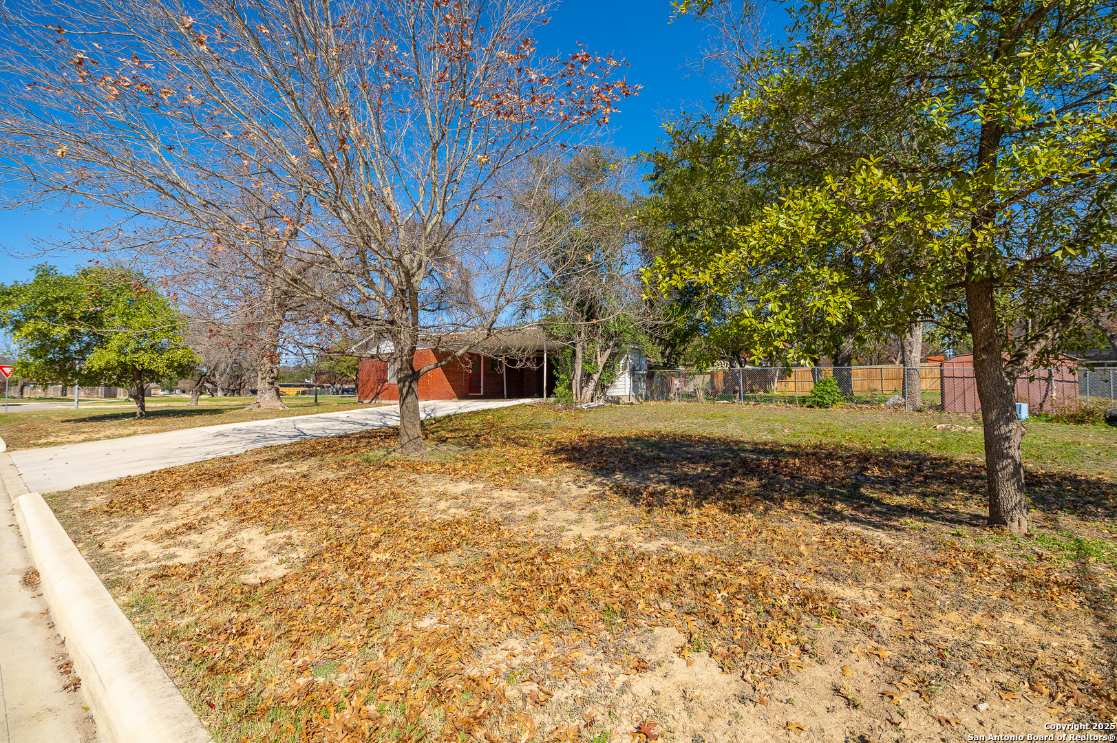 200 GARDENVIEW