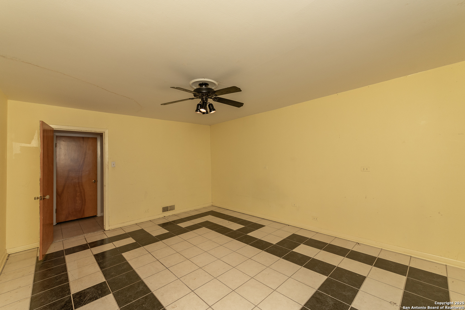 200 GARDENVIEW