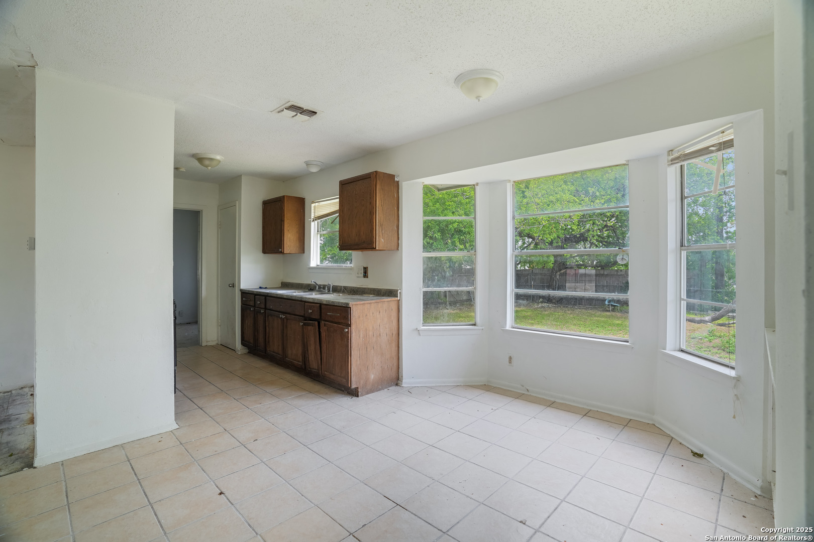 5811 Shadow Way