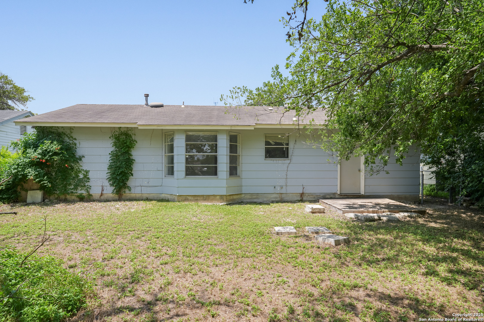 5811 Shadow Way