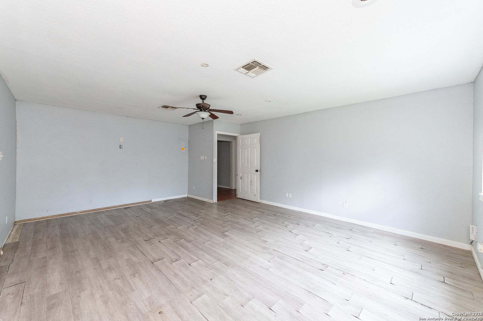 5027 Creekmoor