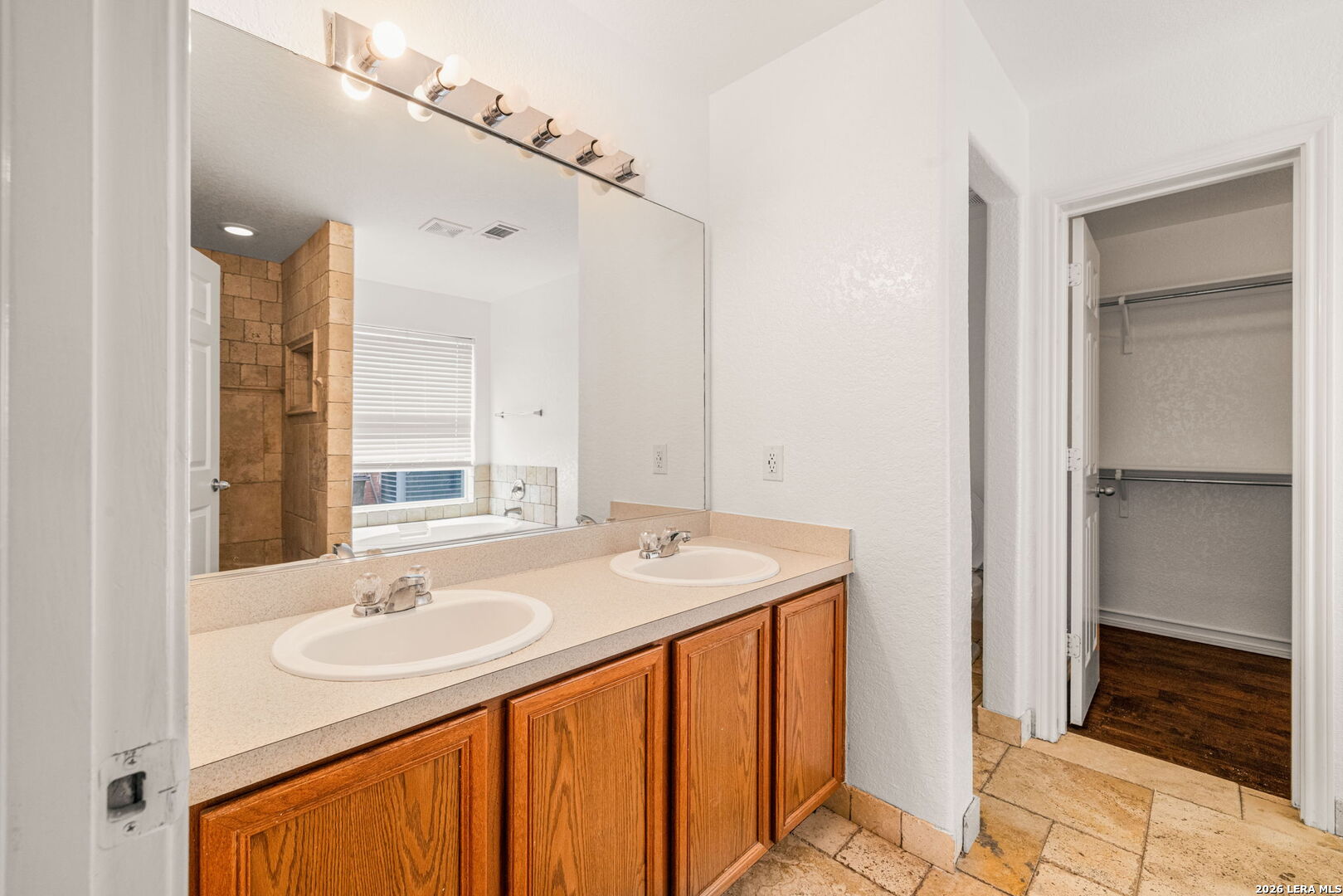 9027 Timber Laurel