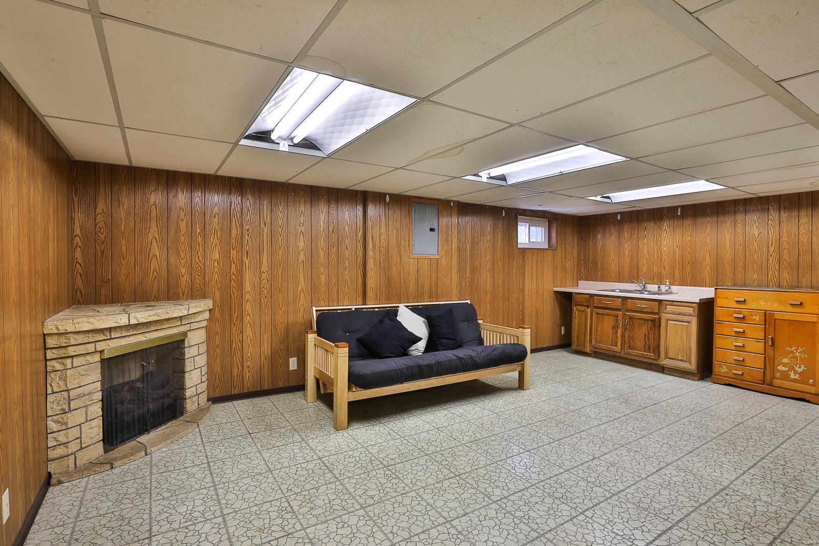 10033 Meadowfield Lane