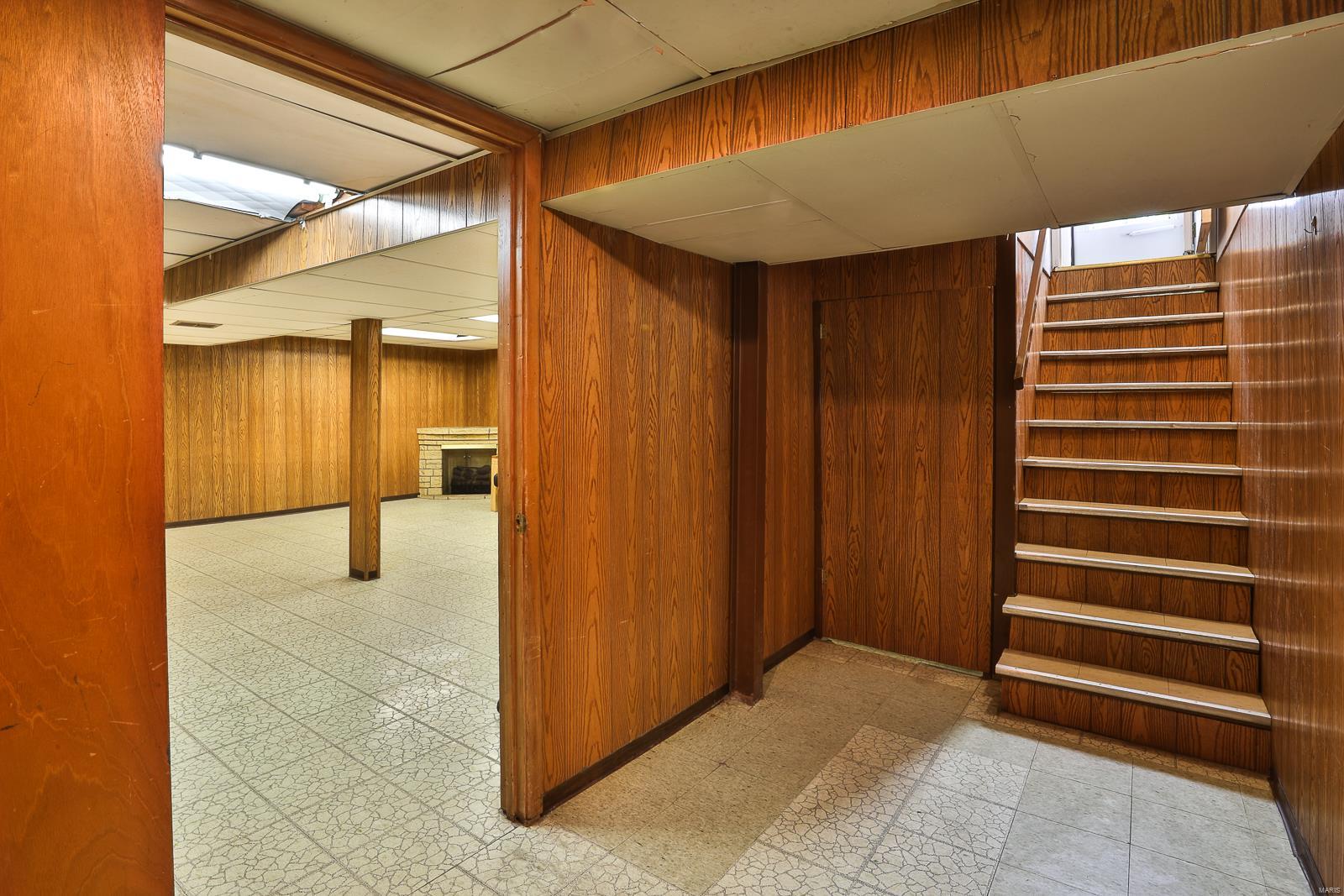 10033 Meadowfield Lane