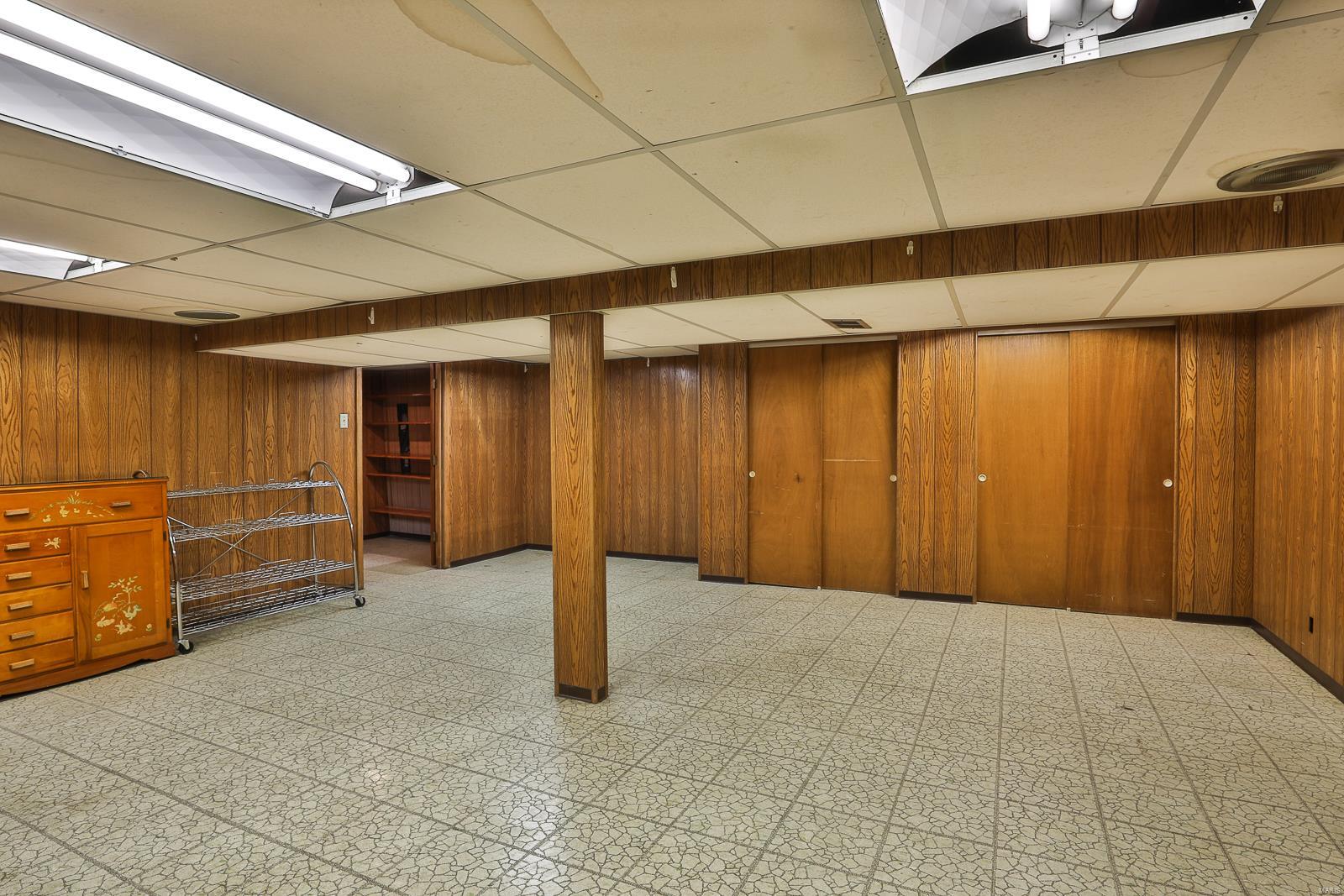 10033 Meadowfield Lane