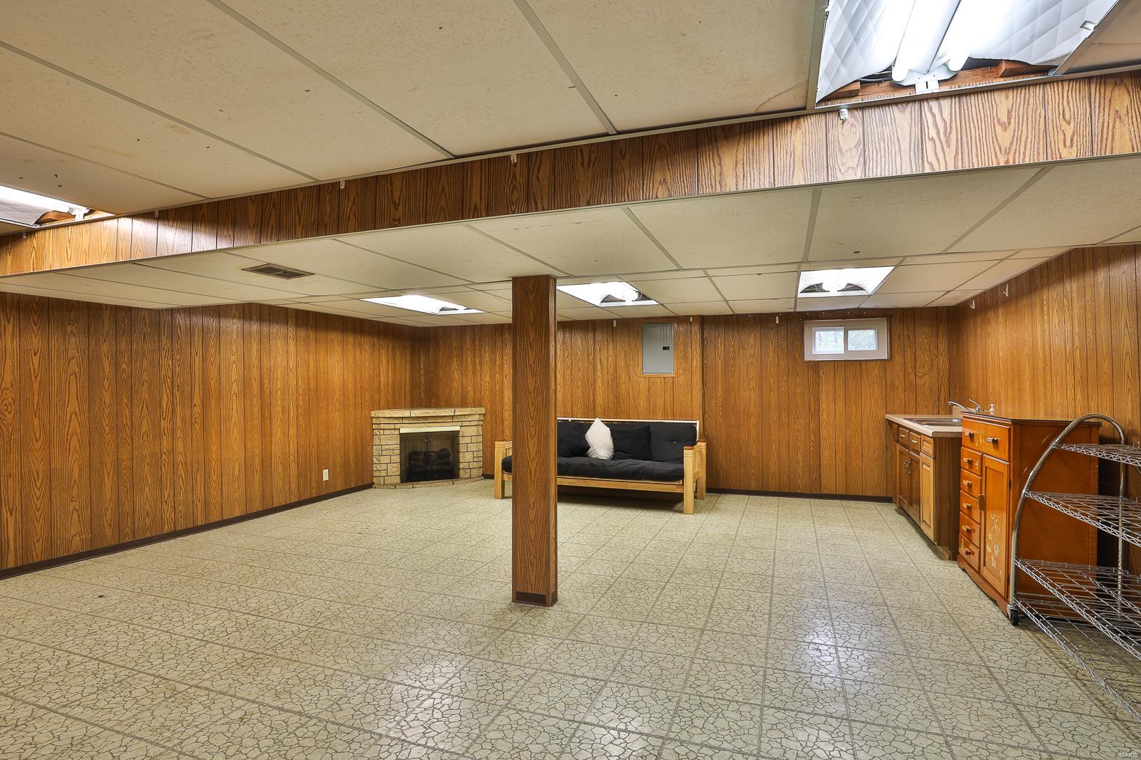 10033 Meadowfield Lane