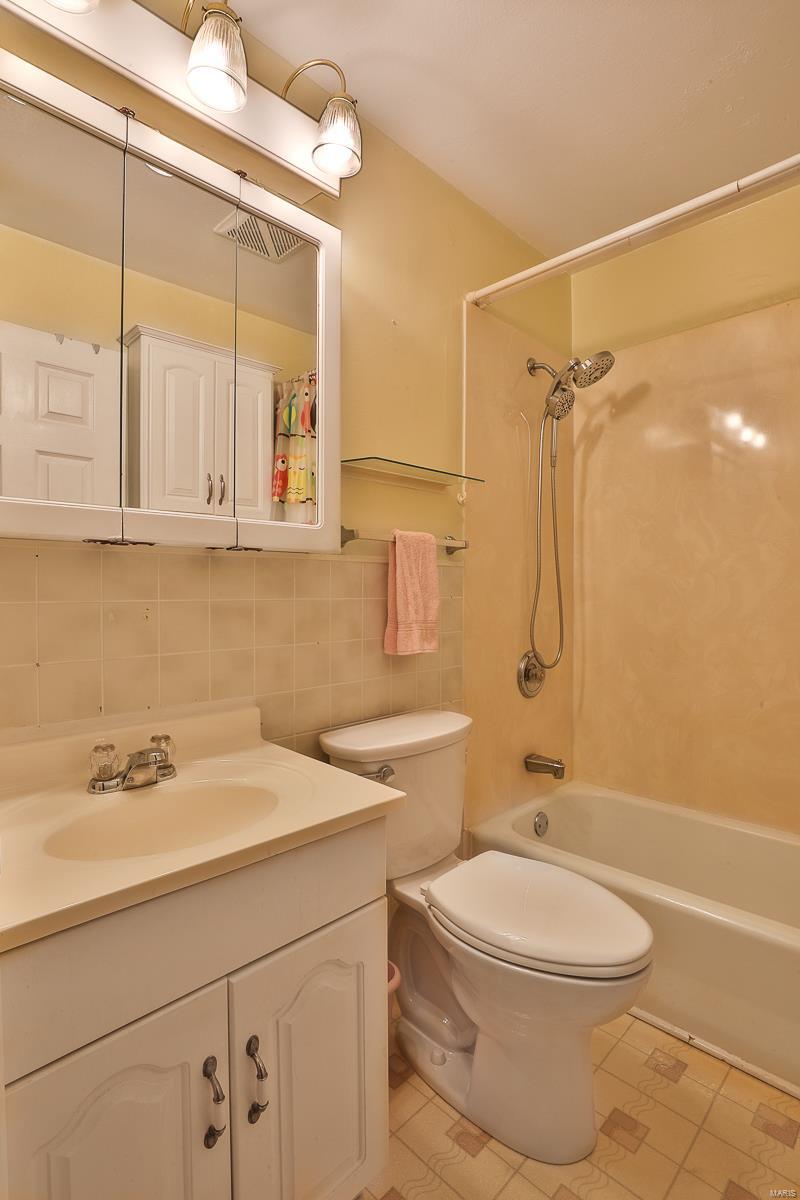 10033 Meadowfield Lane