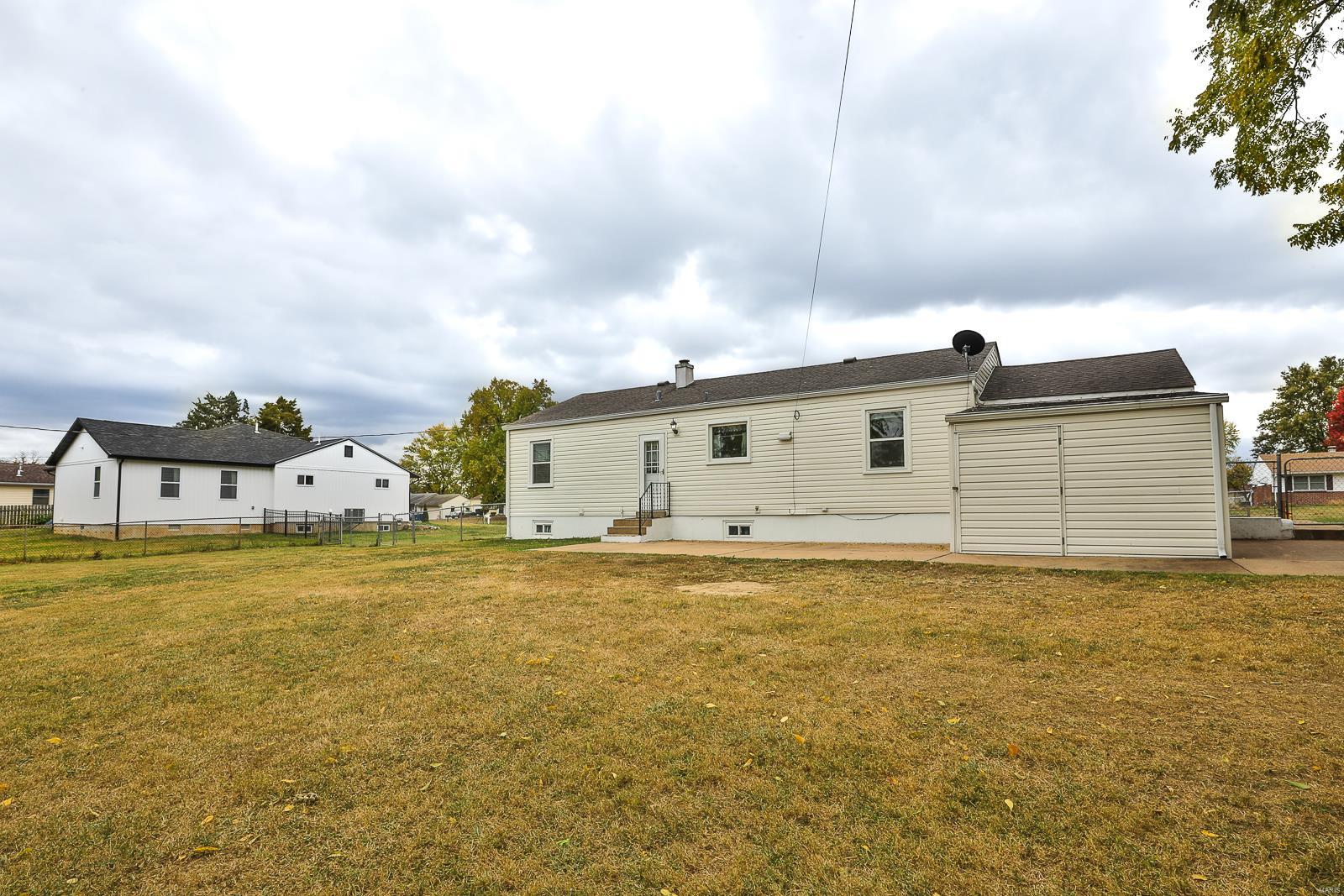 10033 Meadowfield Lane