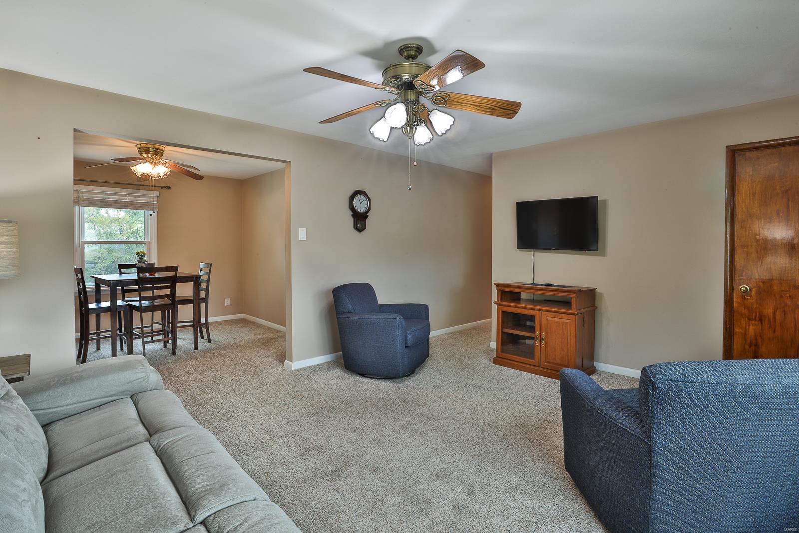 10033 Meadowfield Lane