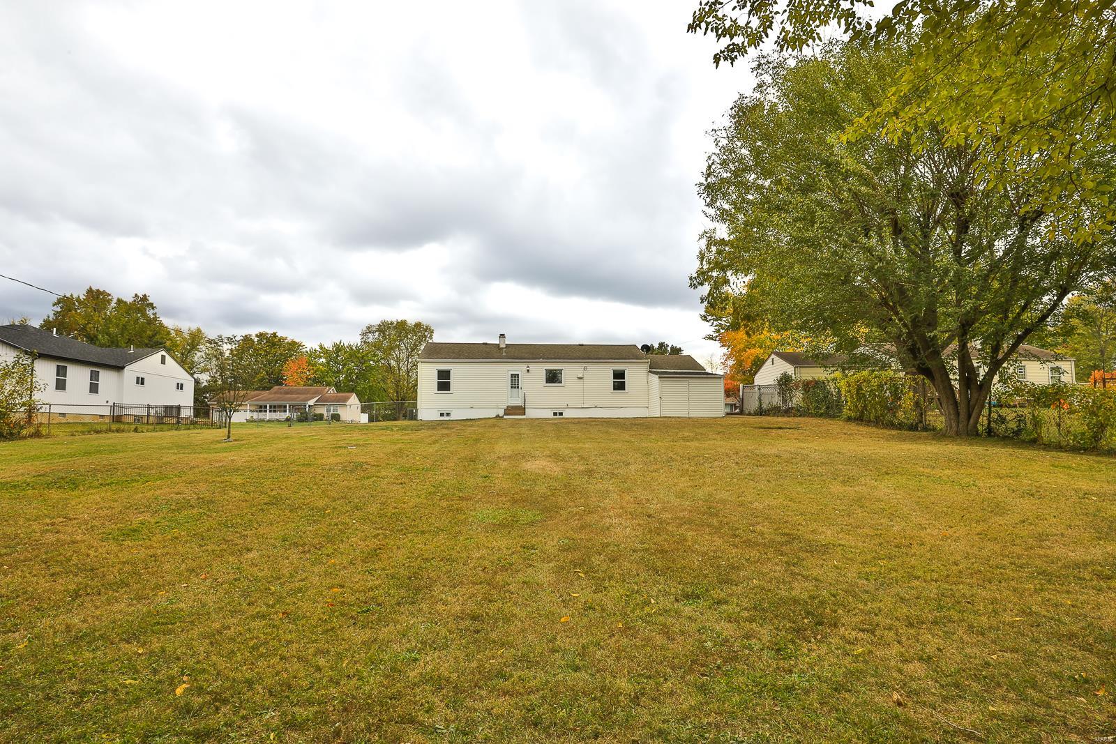 10033 Meadowfield Lane