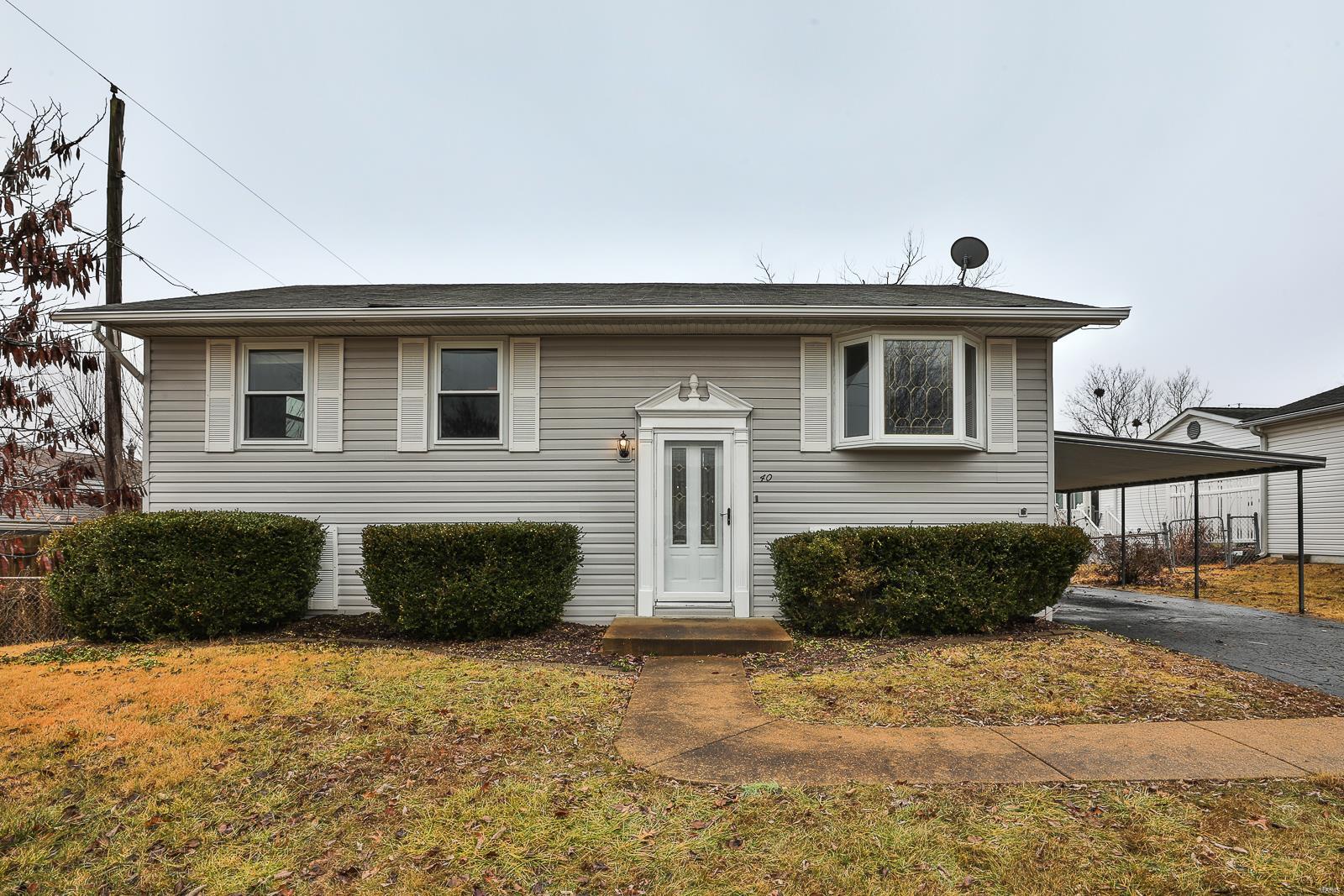 40 Pepper Tree Drive