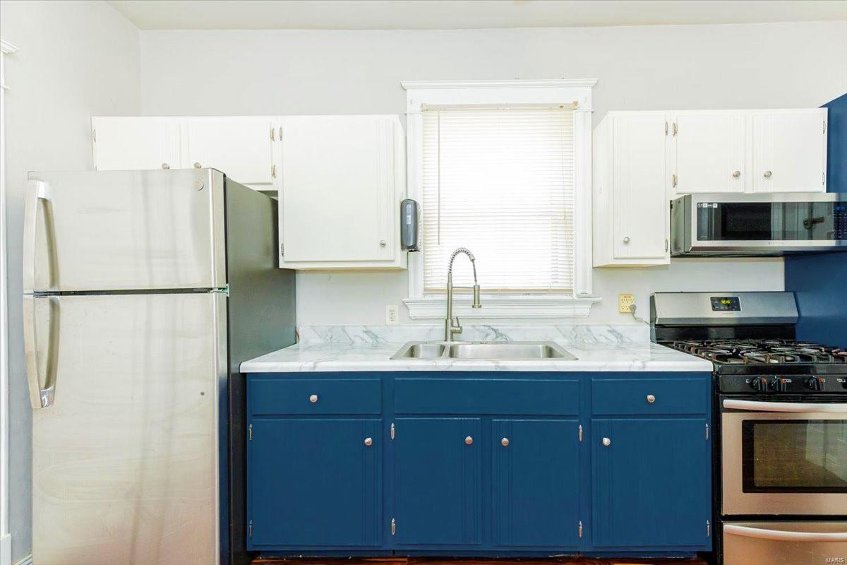 8128 Ellerton Avenue