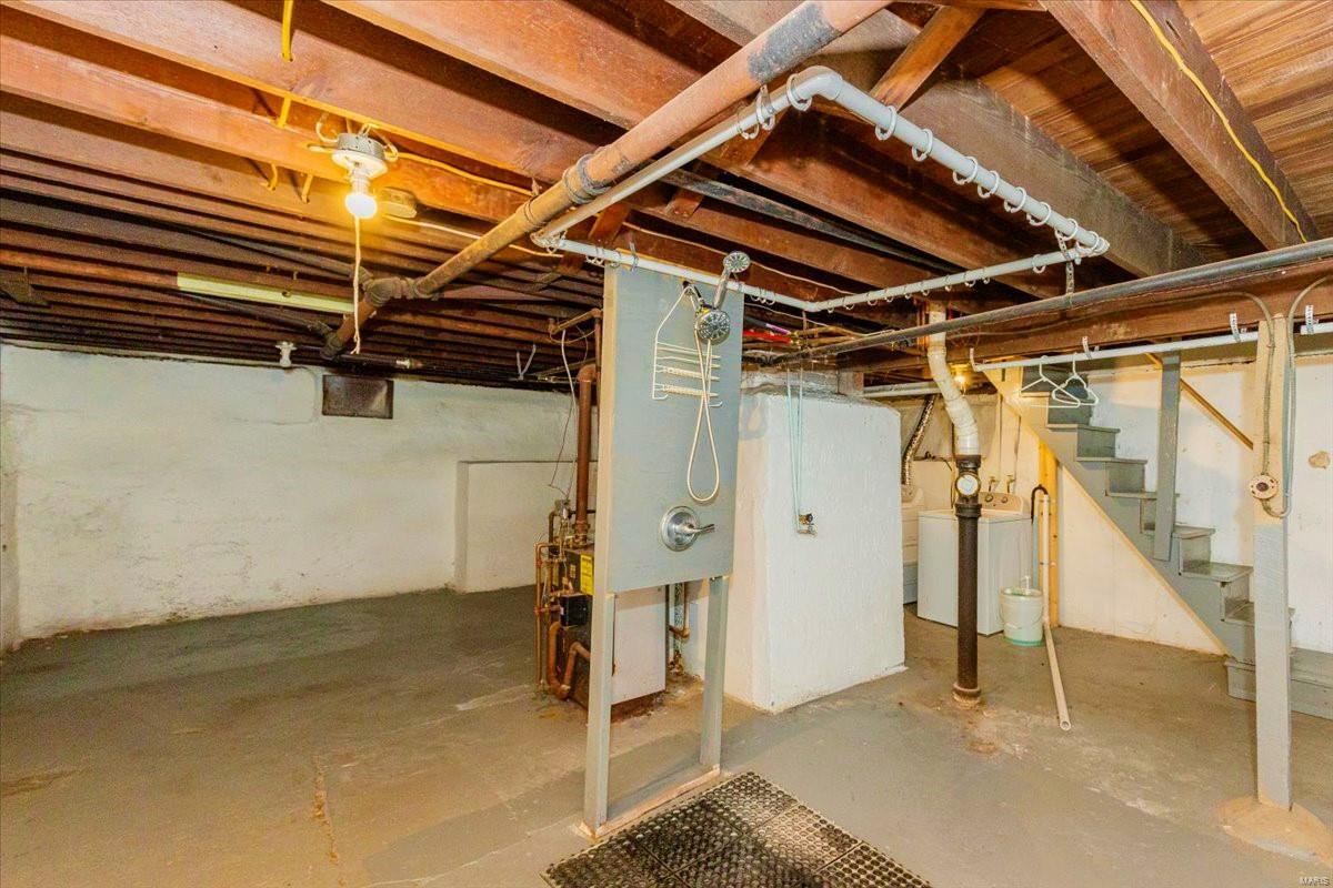 8128 Ellerton Avenue