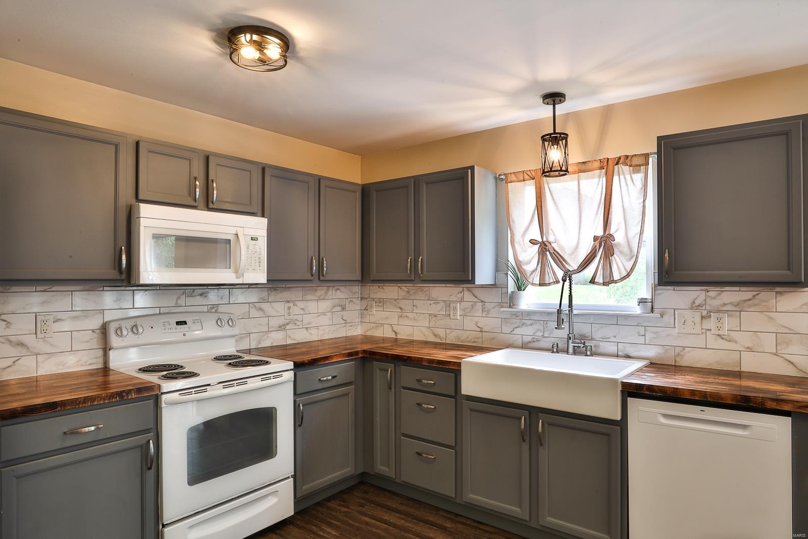 5009 Sweetbrier Court