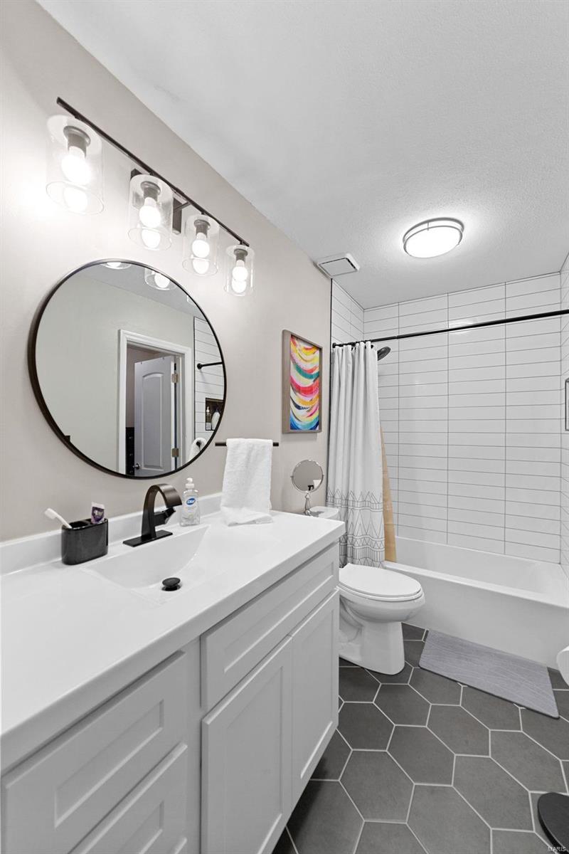 1622 Florine Boulevard Unit: B