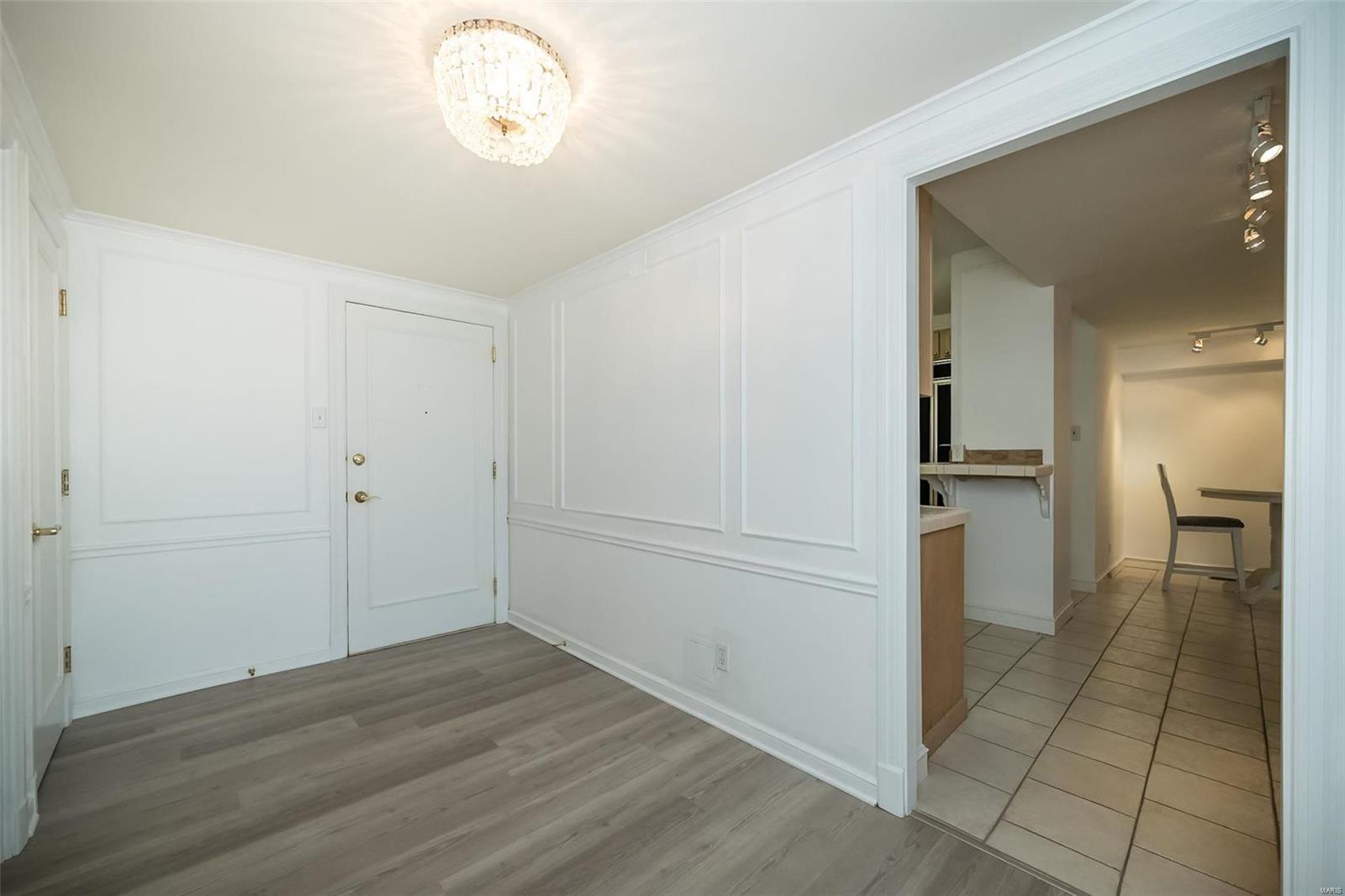 710 S Hanley Road Unit: 11D