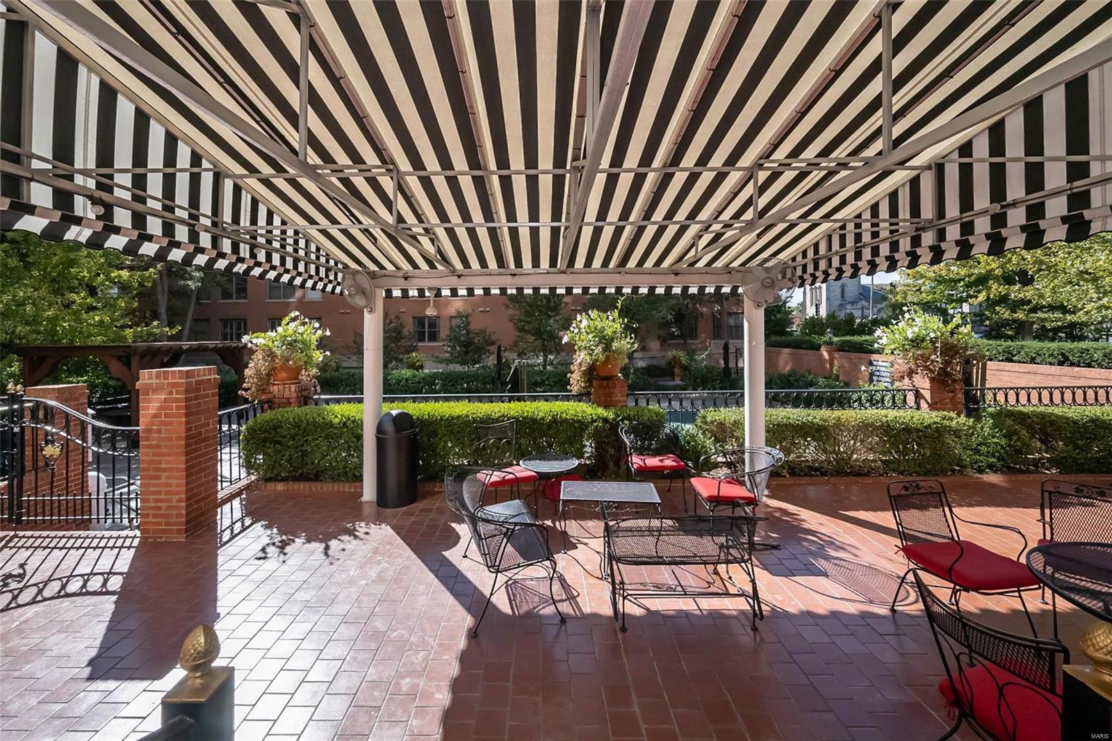 710 S Hanley Road Unit: 11D