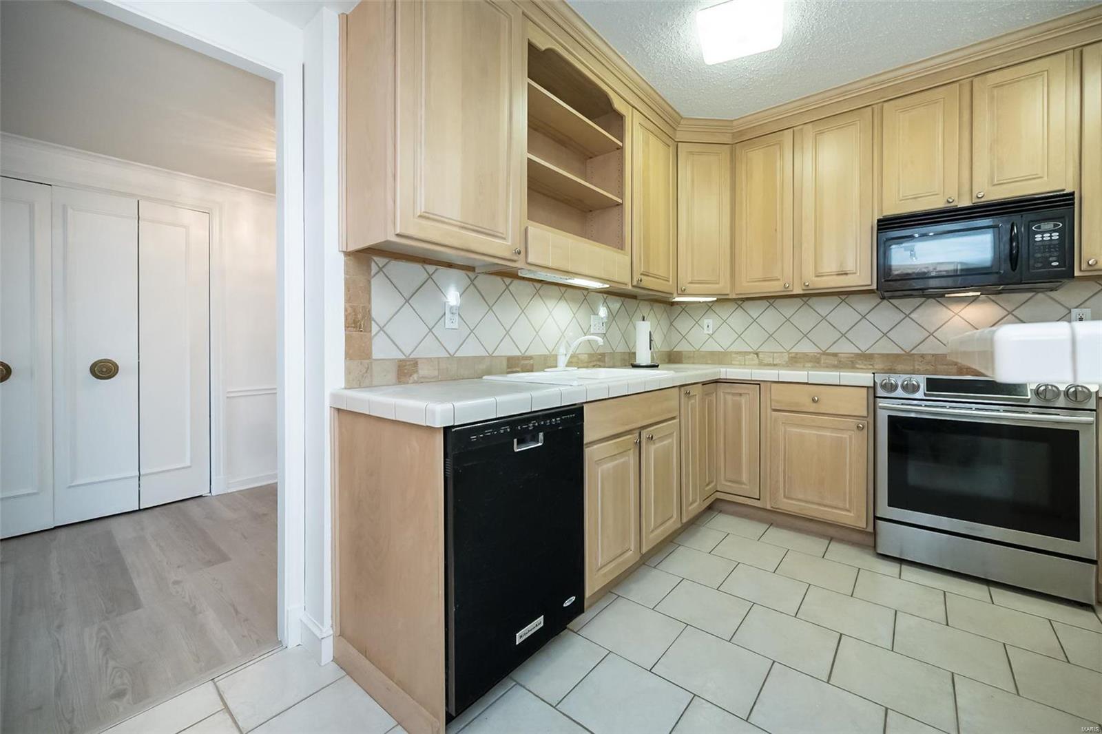 710 S Hanley Road Unit: 11D