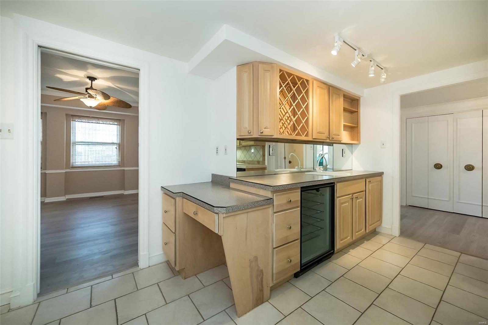 710 S Hanley Road Unit: 11D