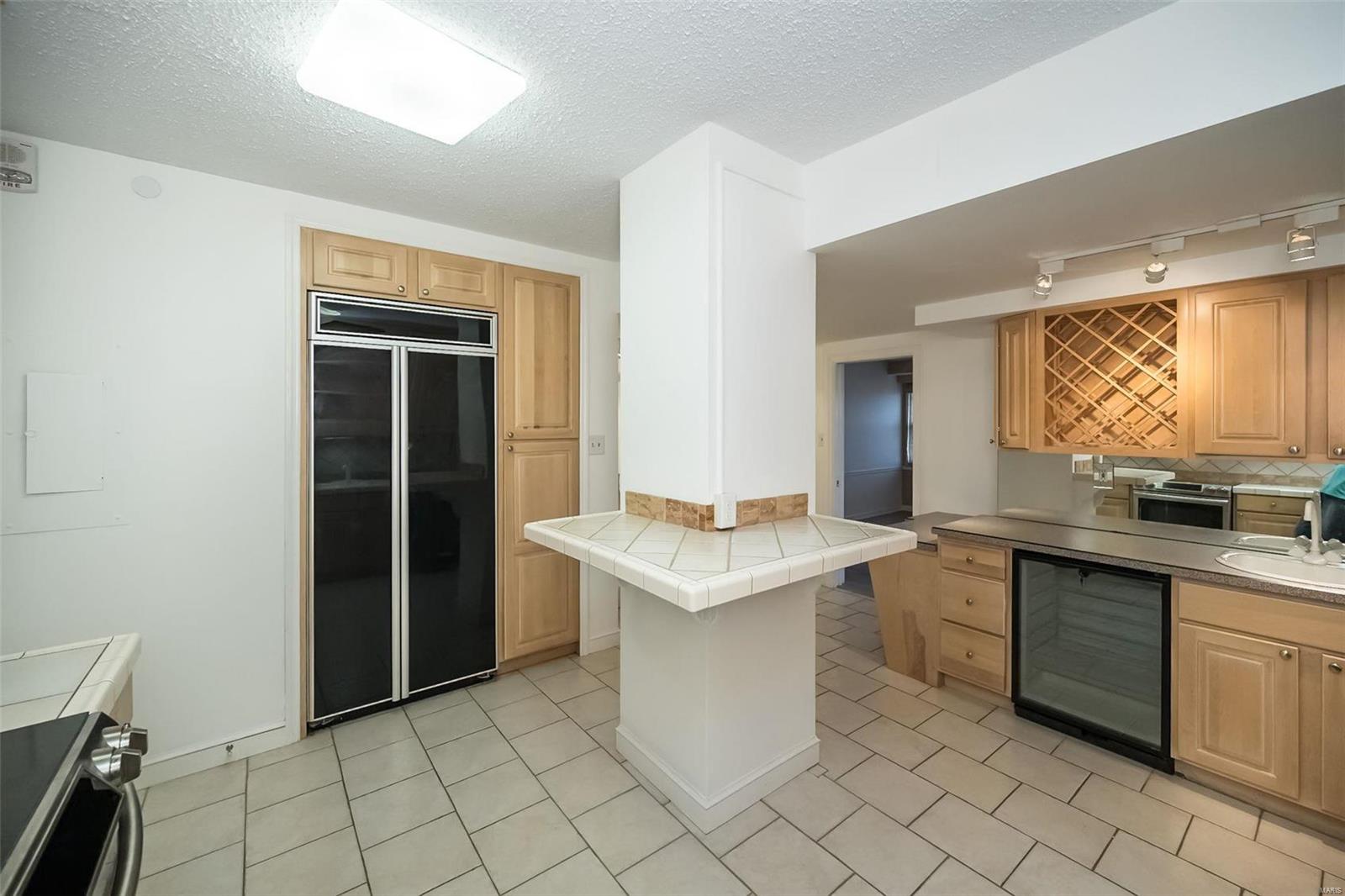 710 S Hanley Road Unit: 11D