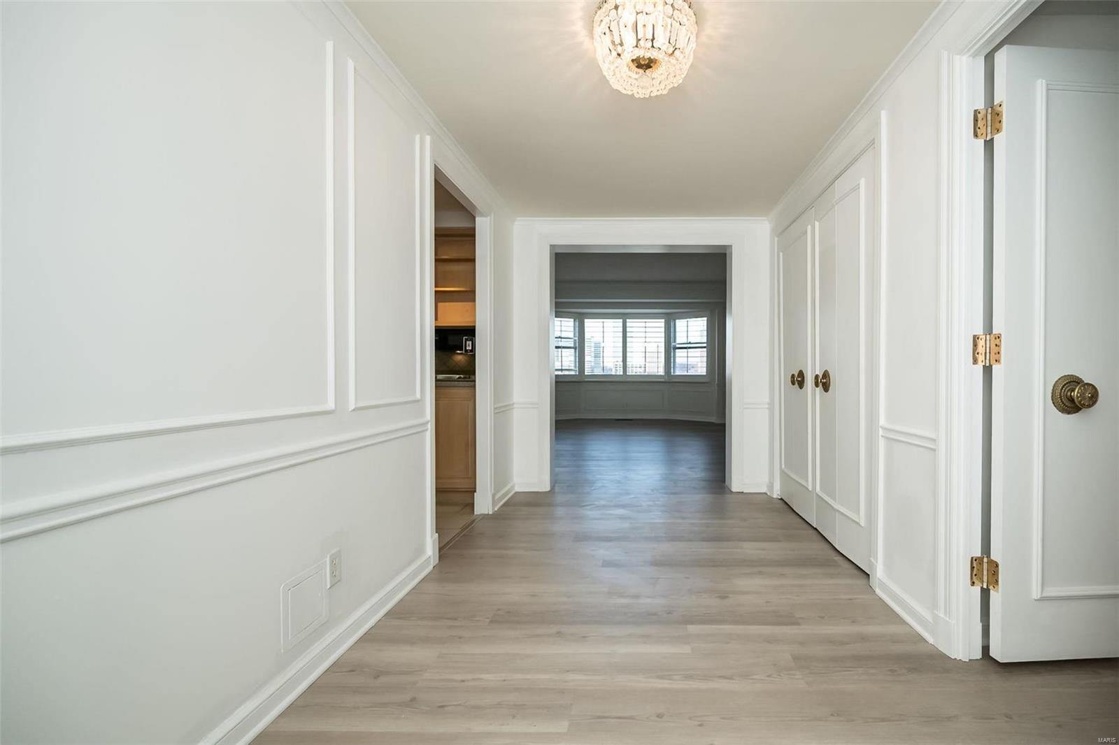 710 S Hanley Road Unit: 11D