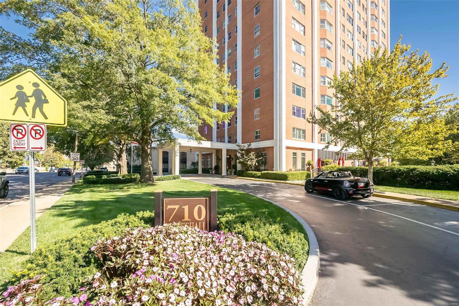 710 S Hanley Road Unit: 11D