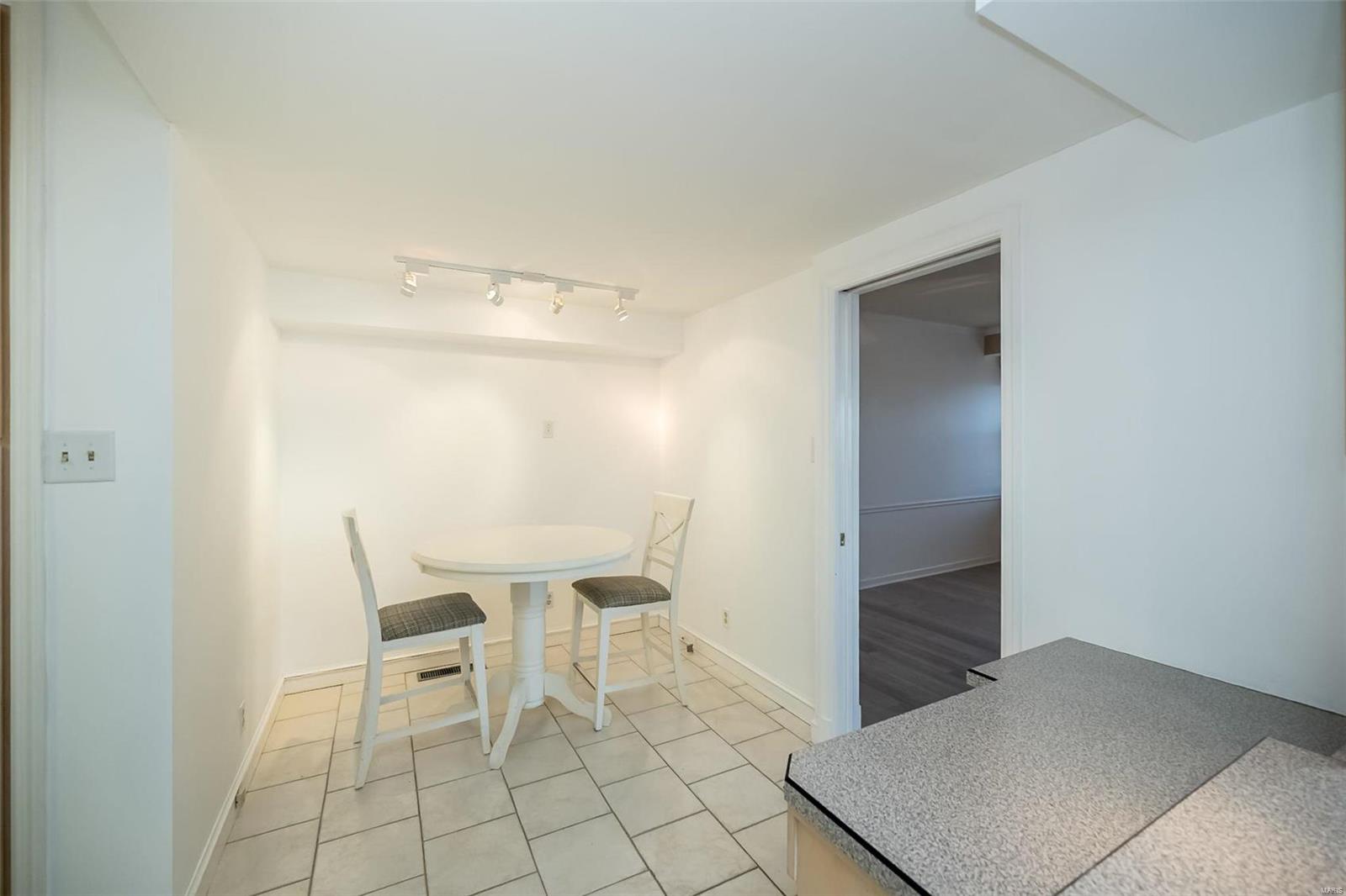 710 S Hanley Road Unit: 11D