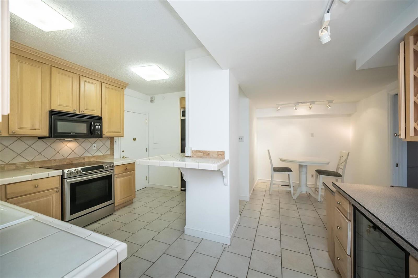 710 S Hanley Road Unit: 11D