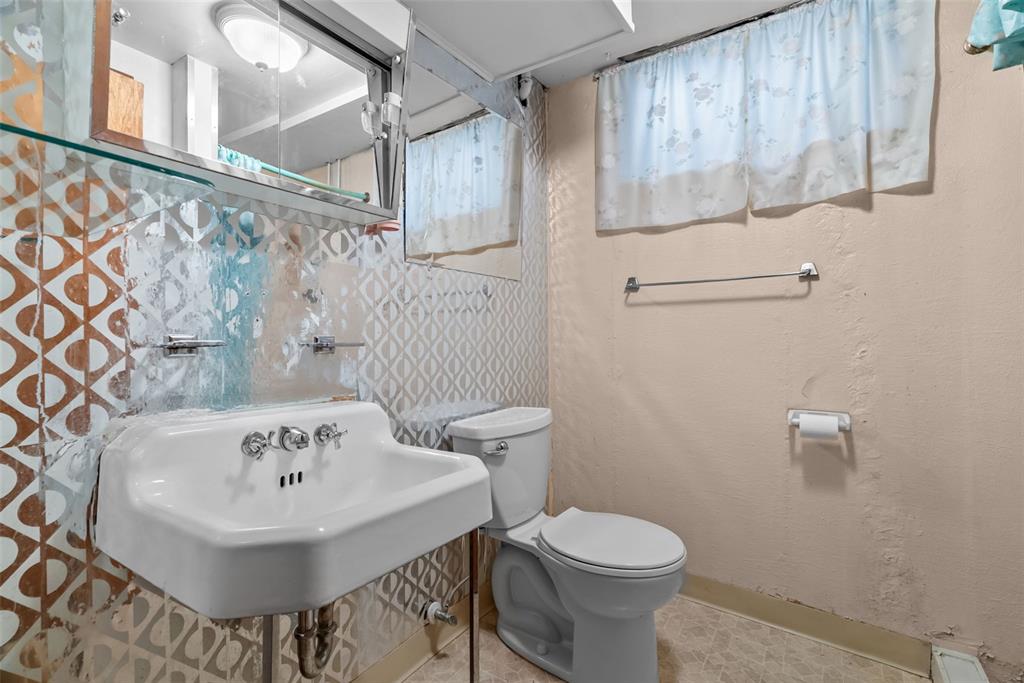 8606 Villa Crest Drive