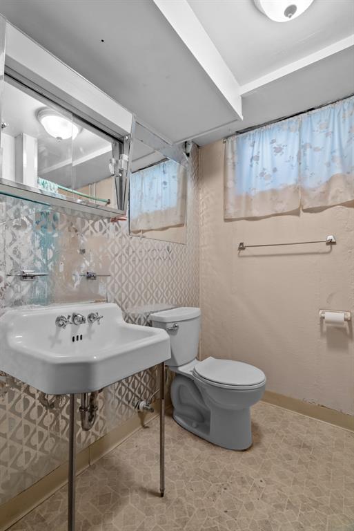 8606 Villa Crest Drive