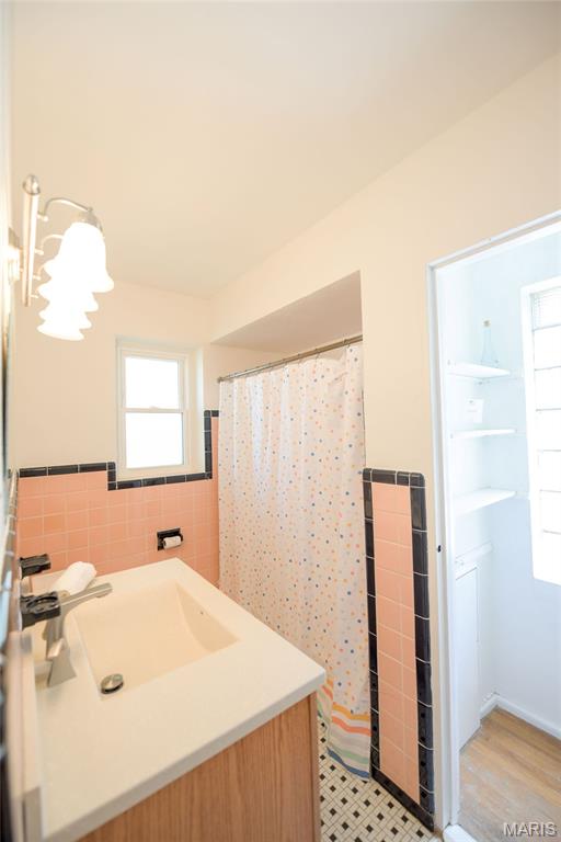 5876 Sunshine Drive Unit: 111 (1N)