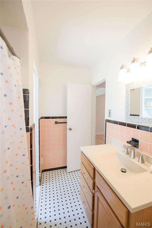 5876 Sunshine Drive Unit: 111 (1N)