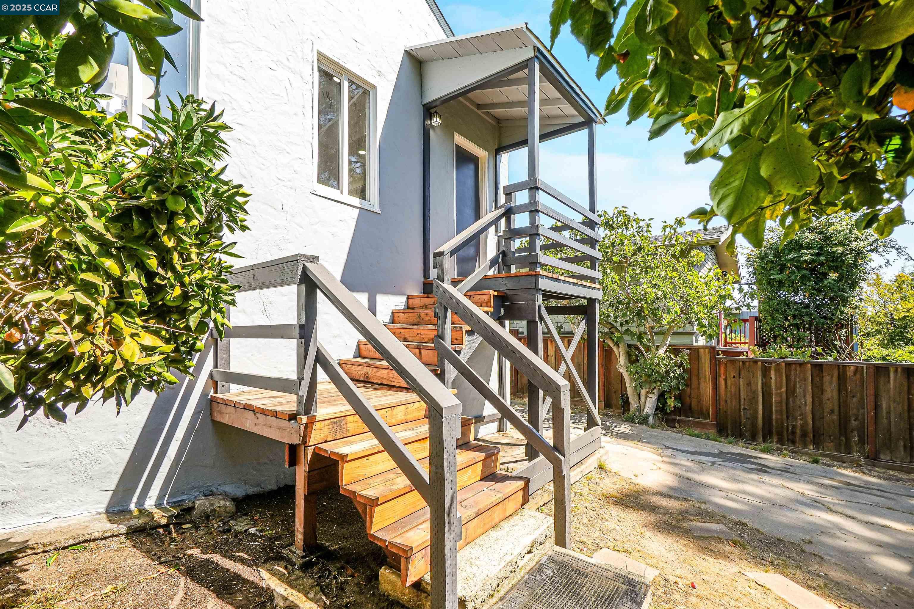 2501 Scenic Ave