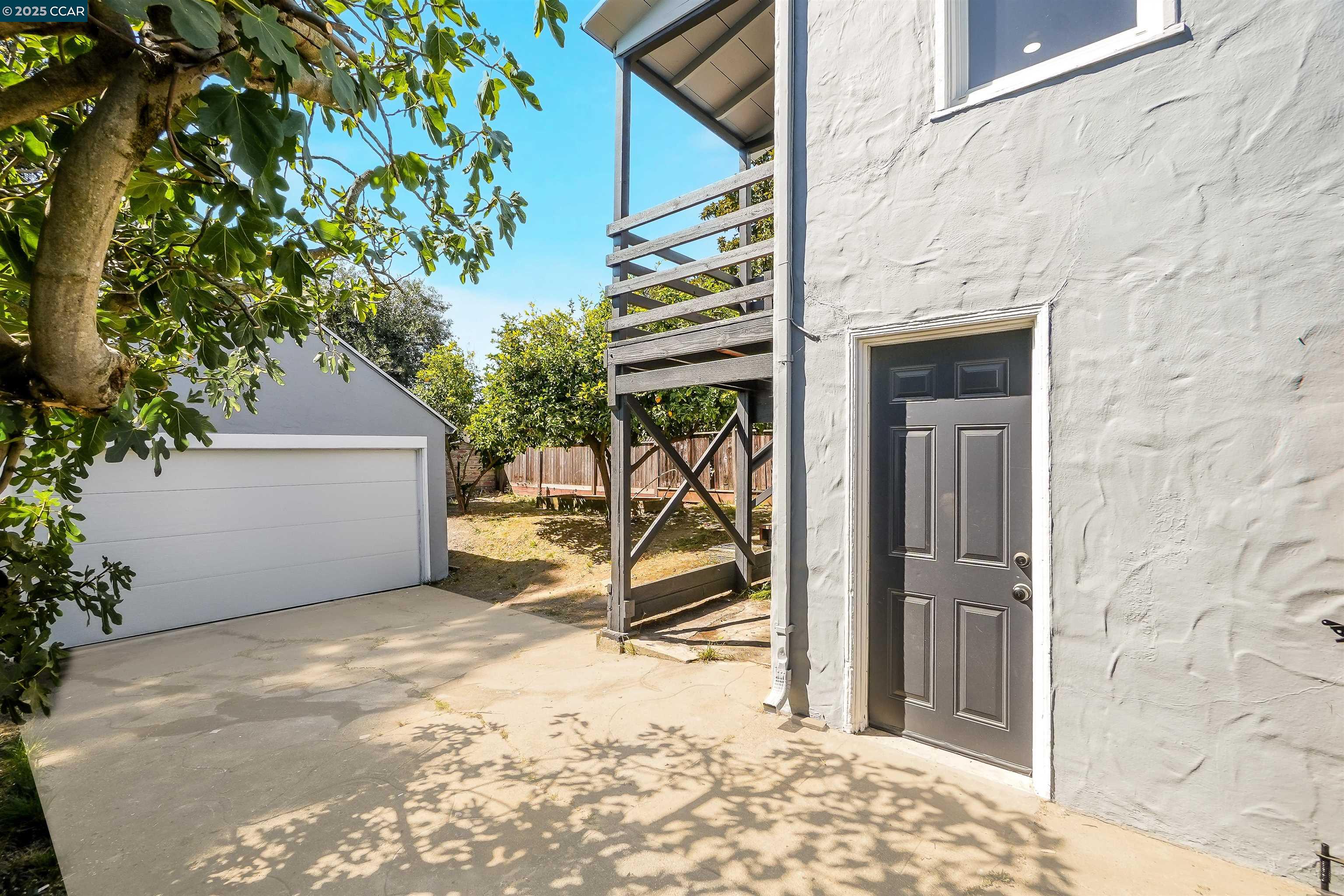 2501 Scenic Ave