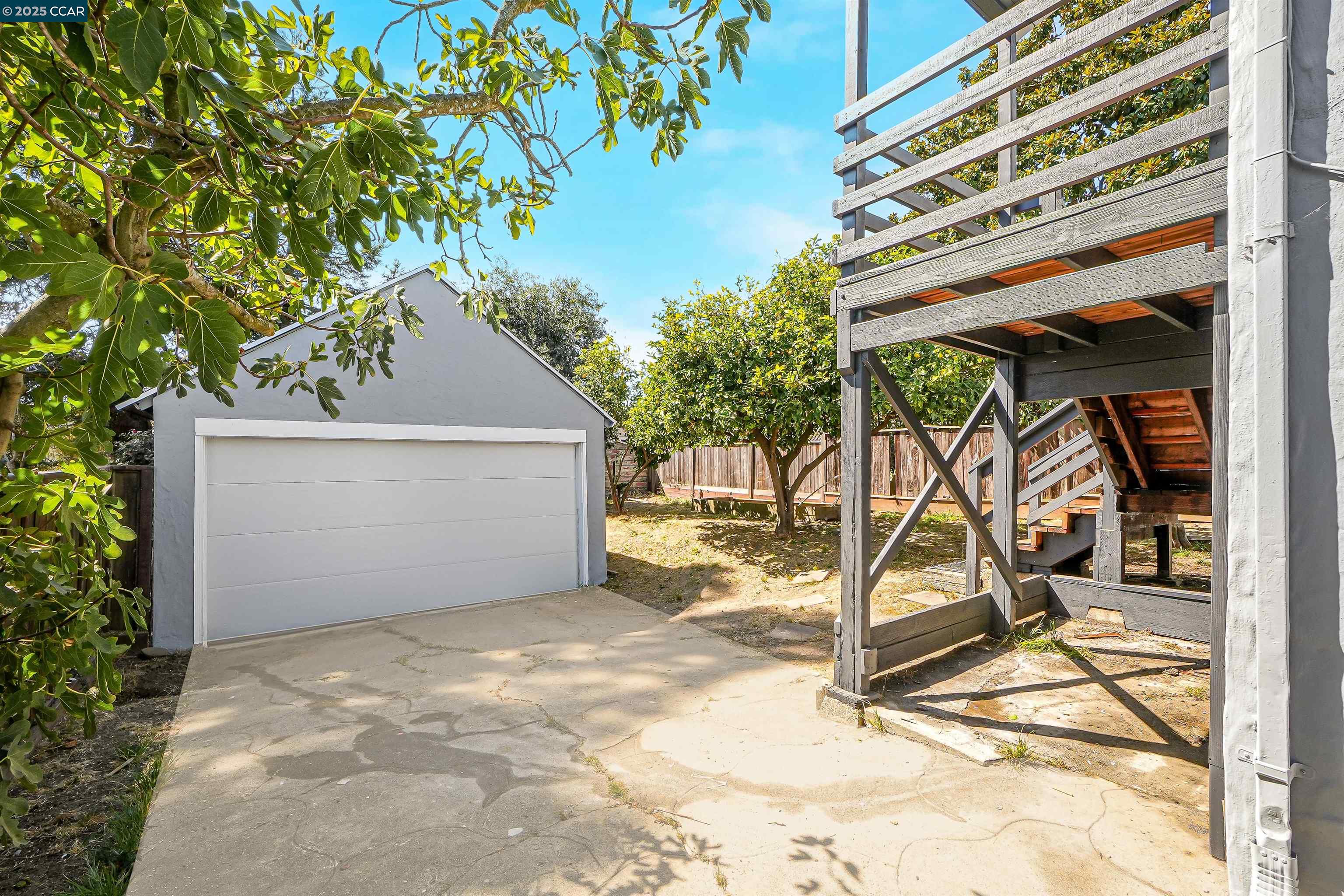 2501 Scenic Ave