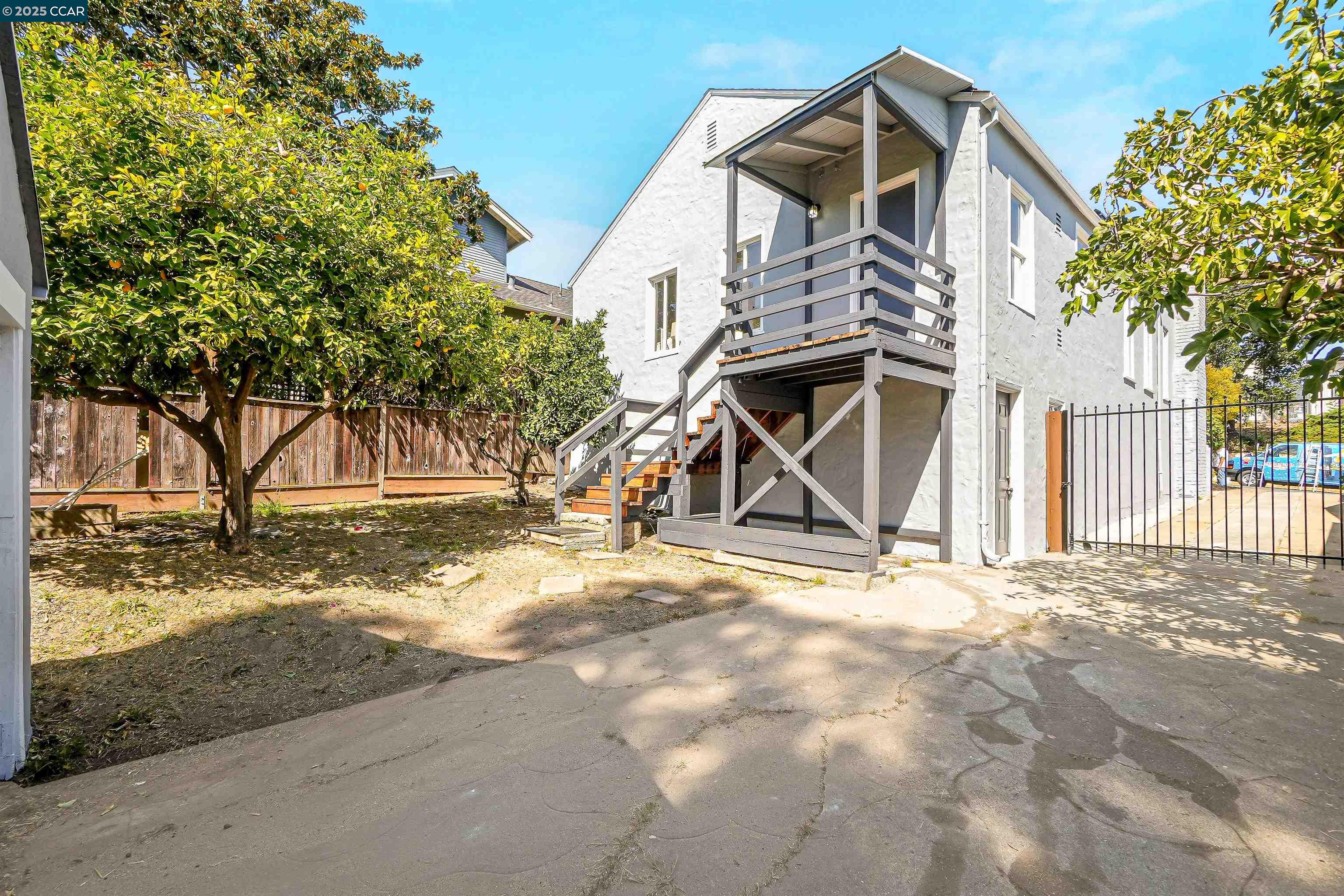 2501 Scenic Ave
