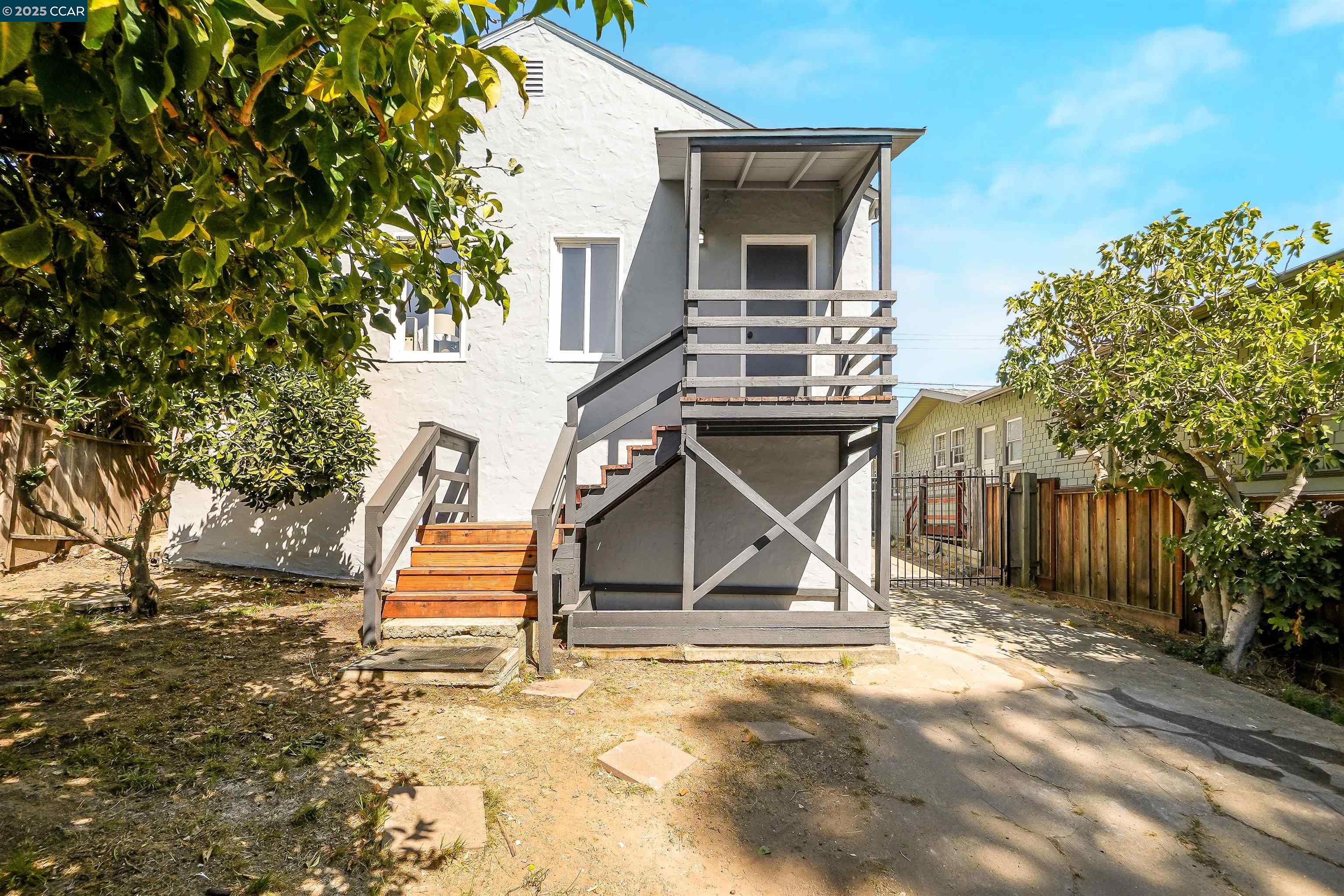 2501 Scenic Ave