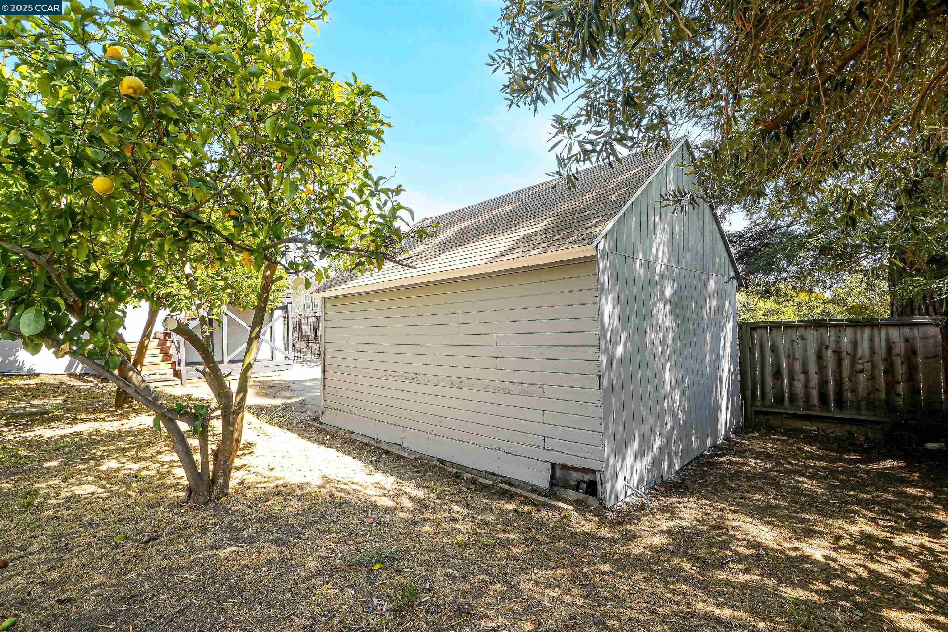 2501 Scenic Ave